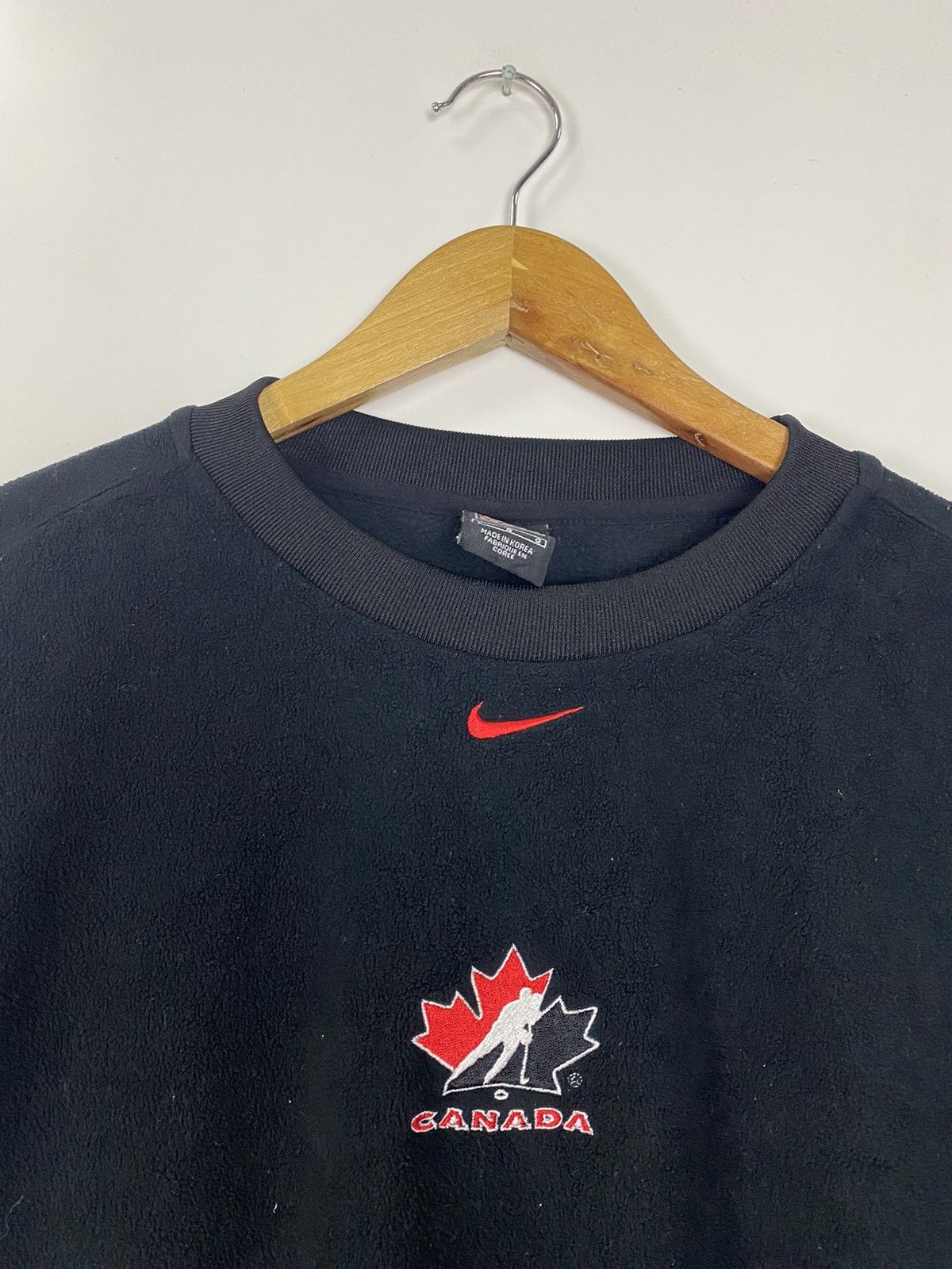 Vintage Vintage Nike Canada Black Sweater Size US L / EU 52-54 / 3 - 7 Thumbnail