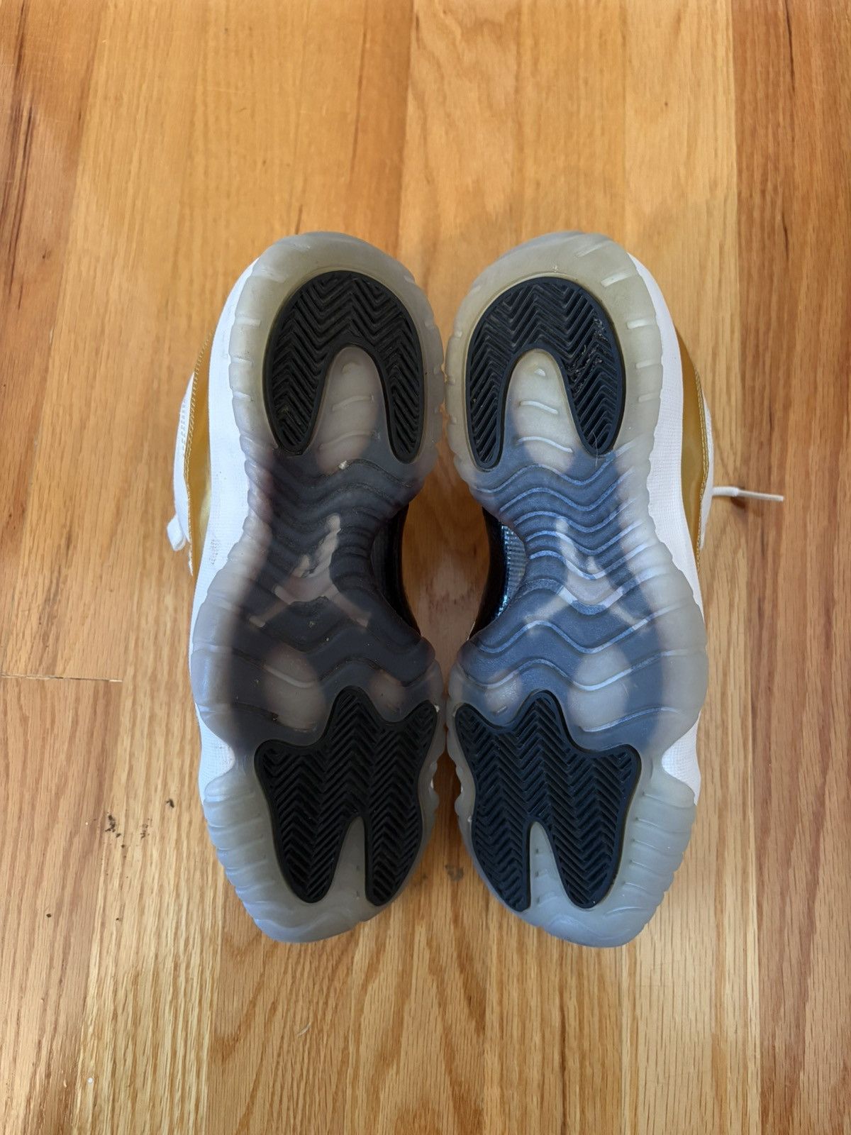 Nike Nike Air Jordan 11 Retro Low GS 528896-103 Size 6.5Y Size US 6.5 / EU 39-40 - 5 Thumbnail