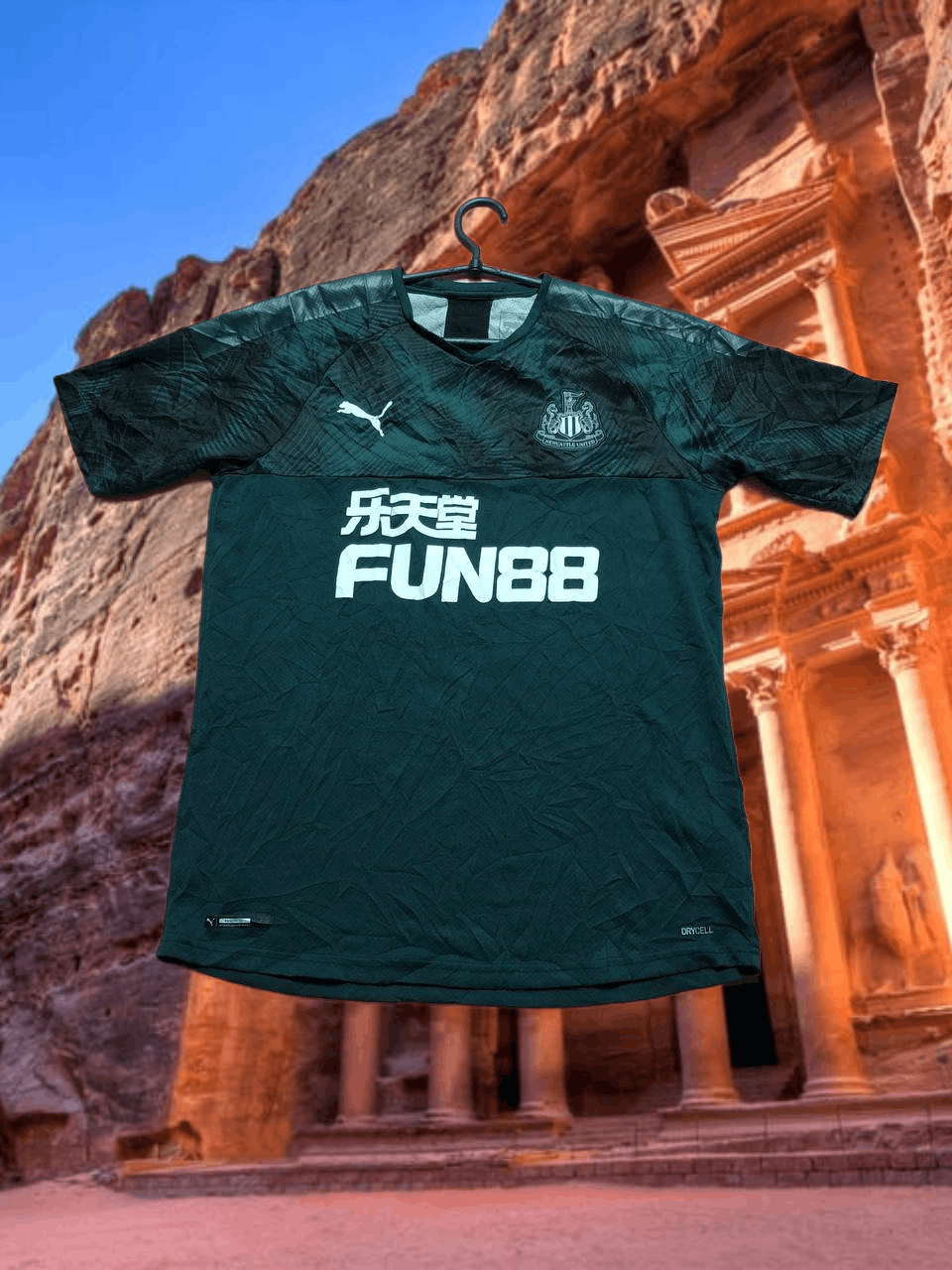 Puma Vintage T-shirt green Puma Jerseys Y2K logo sportwear Size US M / EU 48-50 / 2 - 1 Thumbnail