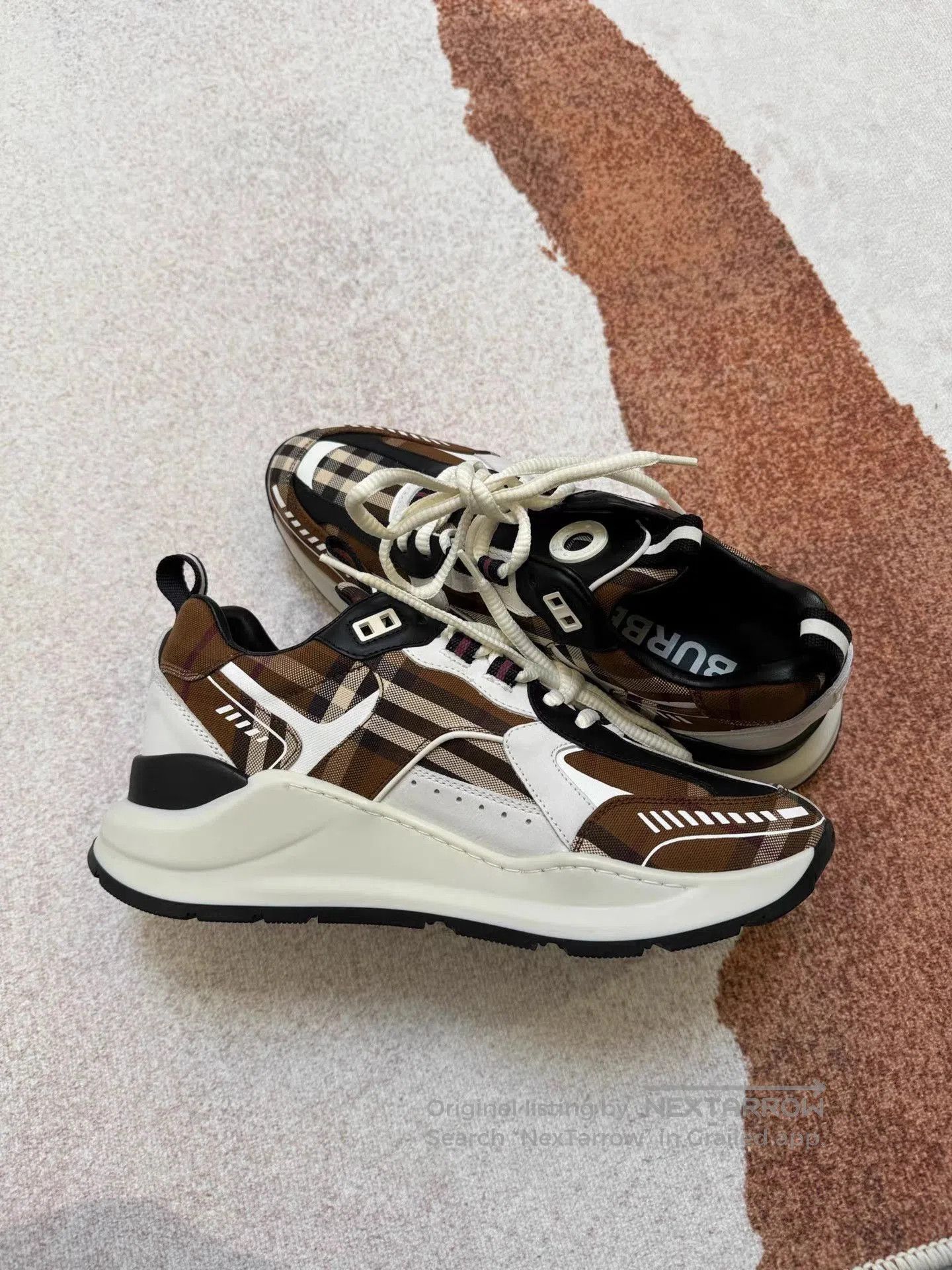 Burberry Brown Plaid Low. Size US 8 / EU 41 - 7 Thumbnail