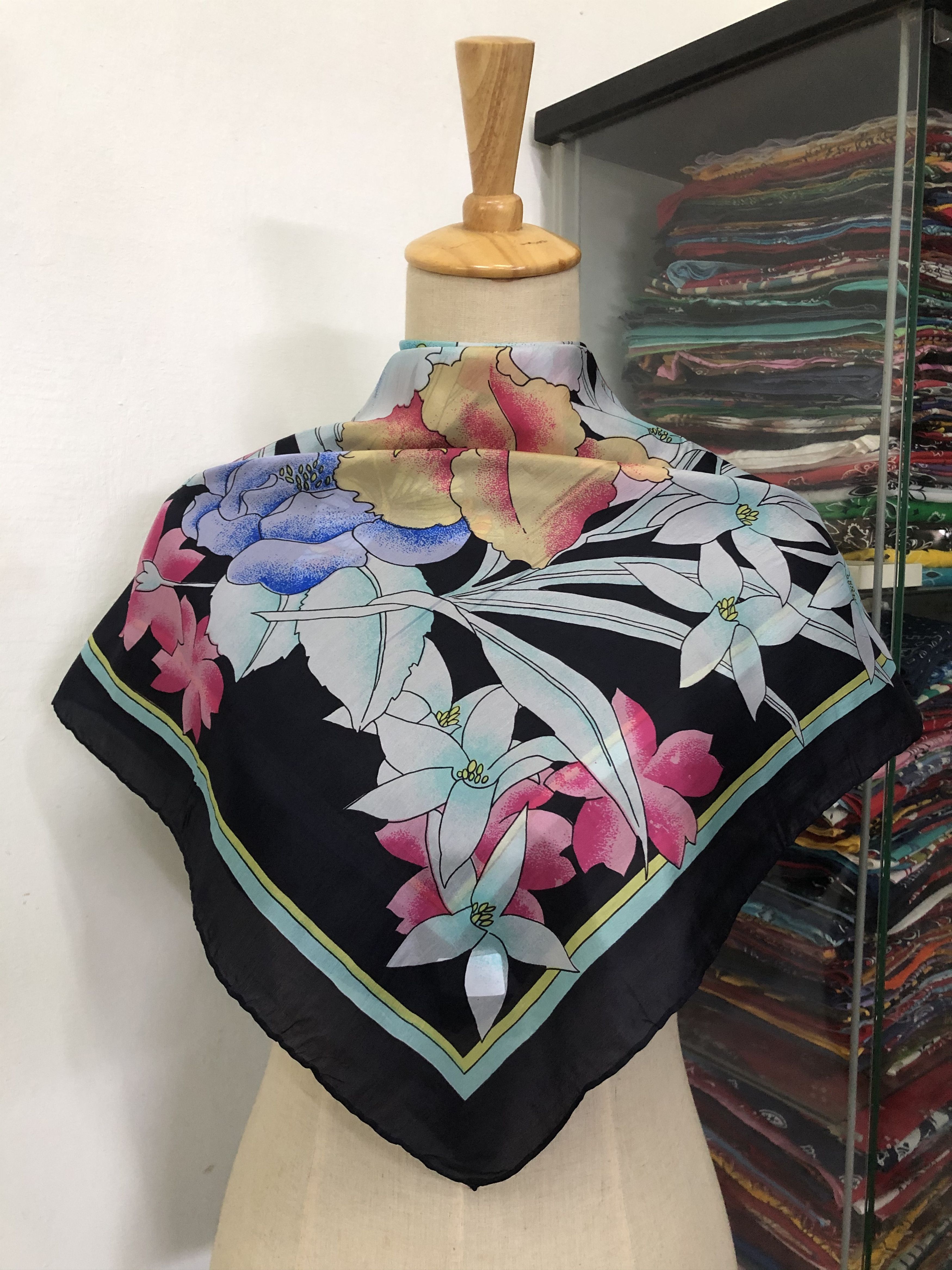 Vintage Vintage Silk Scarf Size ONE SIZE - 1 Thumbnail