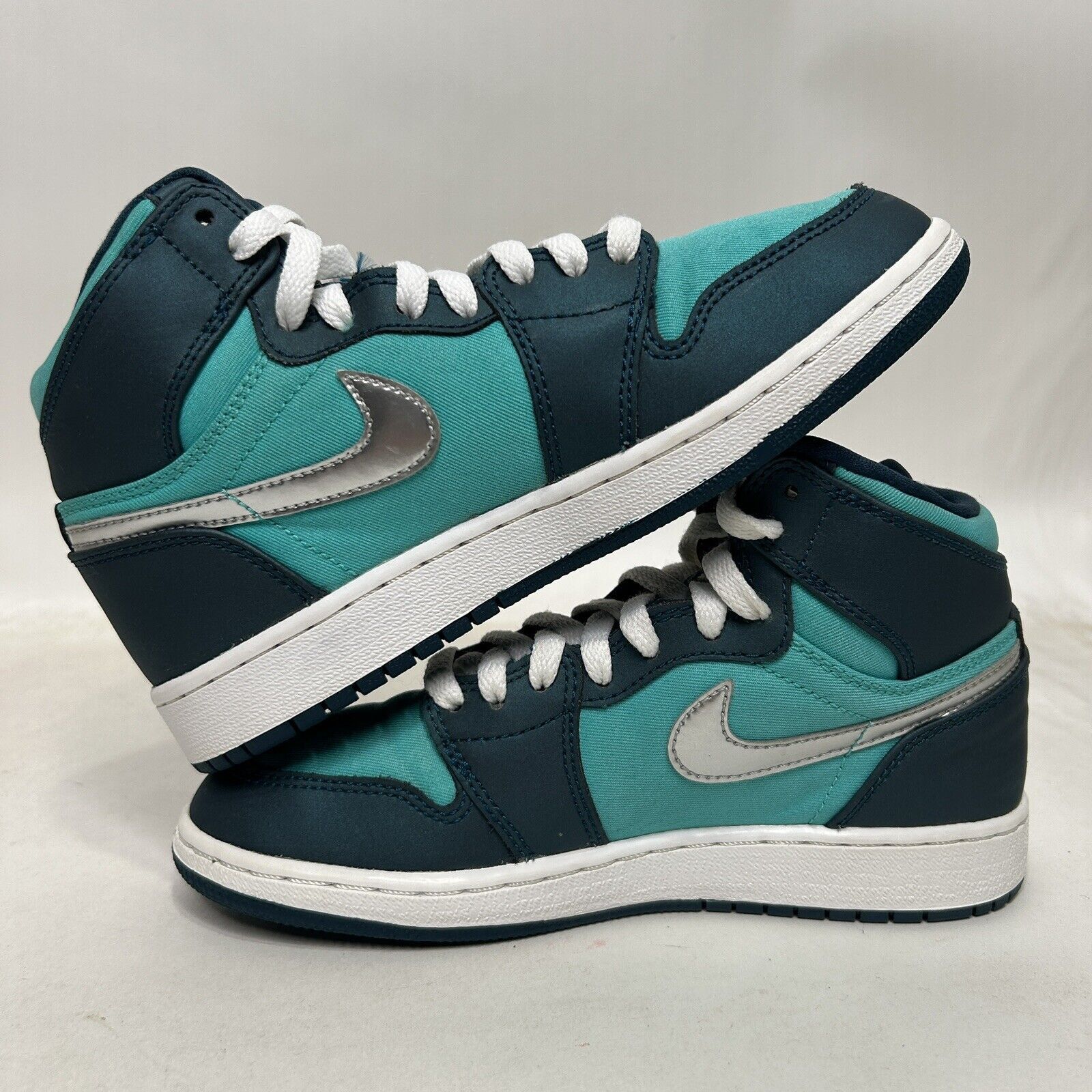 Nike Nike Shoes Air Jordan 1 Retro High GG “Hyper Jade” 2024 Size US 5.5 / IT 35.5 - 3 Thumbnail