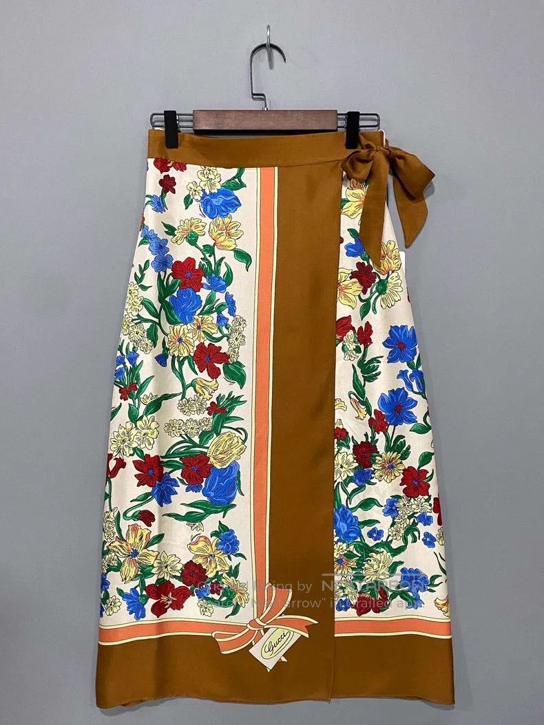 Gucci Gucci Holiday Series Silk Floral Long Skirt Size 24" / US 00 / IT 34 - 1 Thumbnail