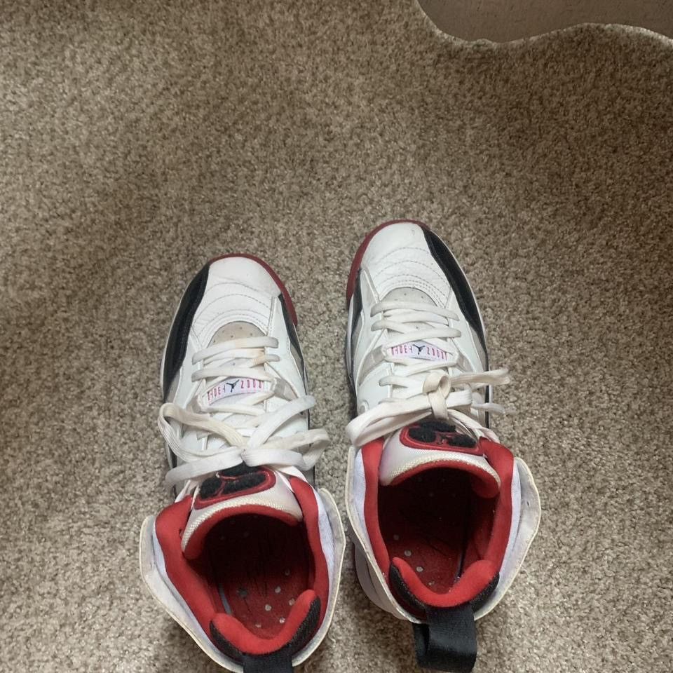 Jordan Brand Jordan Jumpman 2 Trey White Gym Red Black. Size US 7.5 / EU 40-41 - 2 Thumbnail