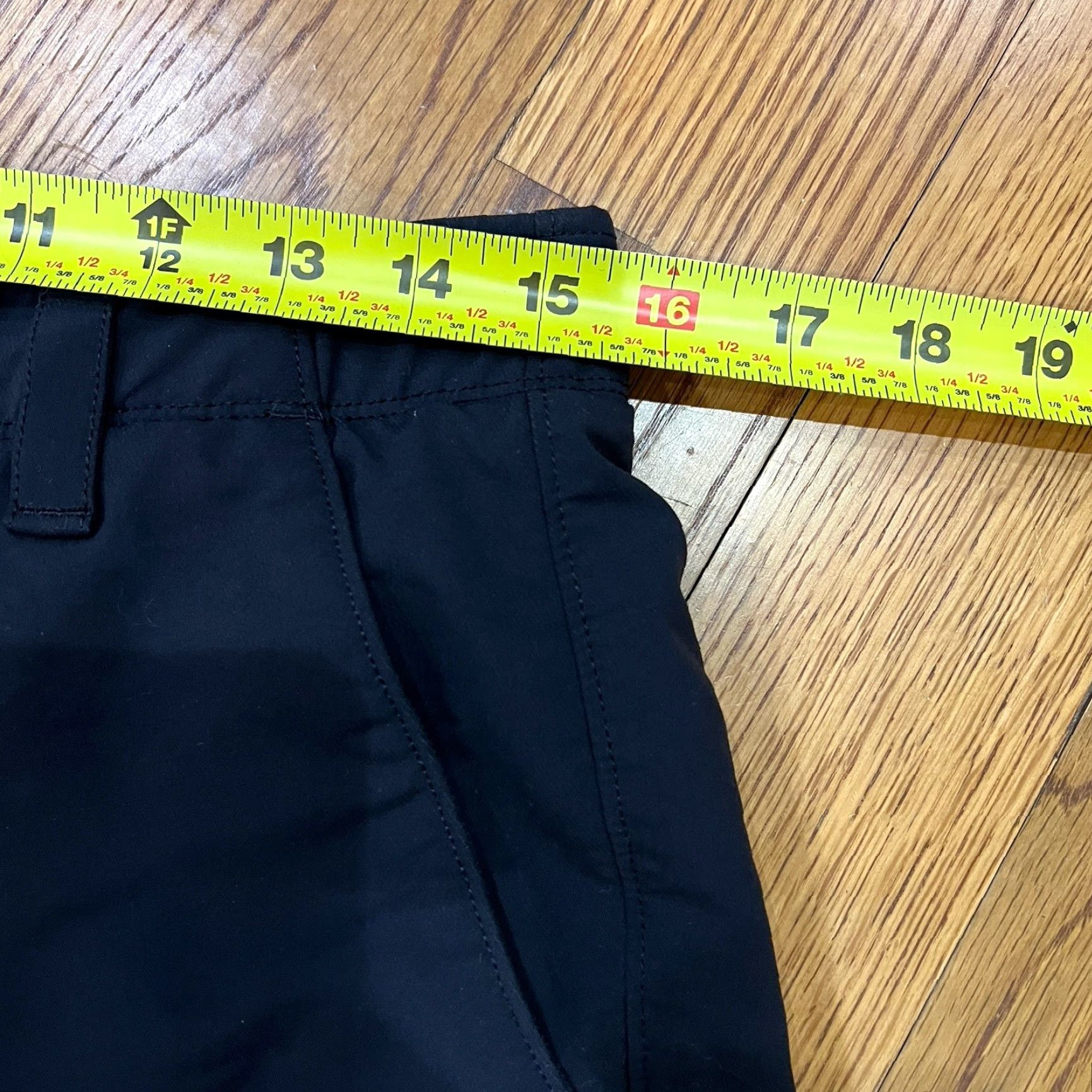 Under Armour Under Armour Mens Bermuda Shorts 32 Black Athletic Moisture Wicking 9 In Inseam 5-Pocket Casual Performance Bermuda Style Size US 32 / EU 48 - 5 Thumbnail
