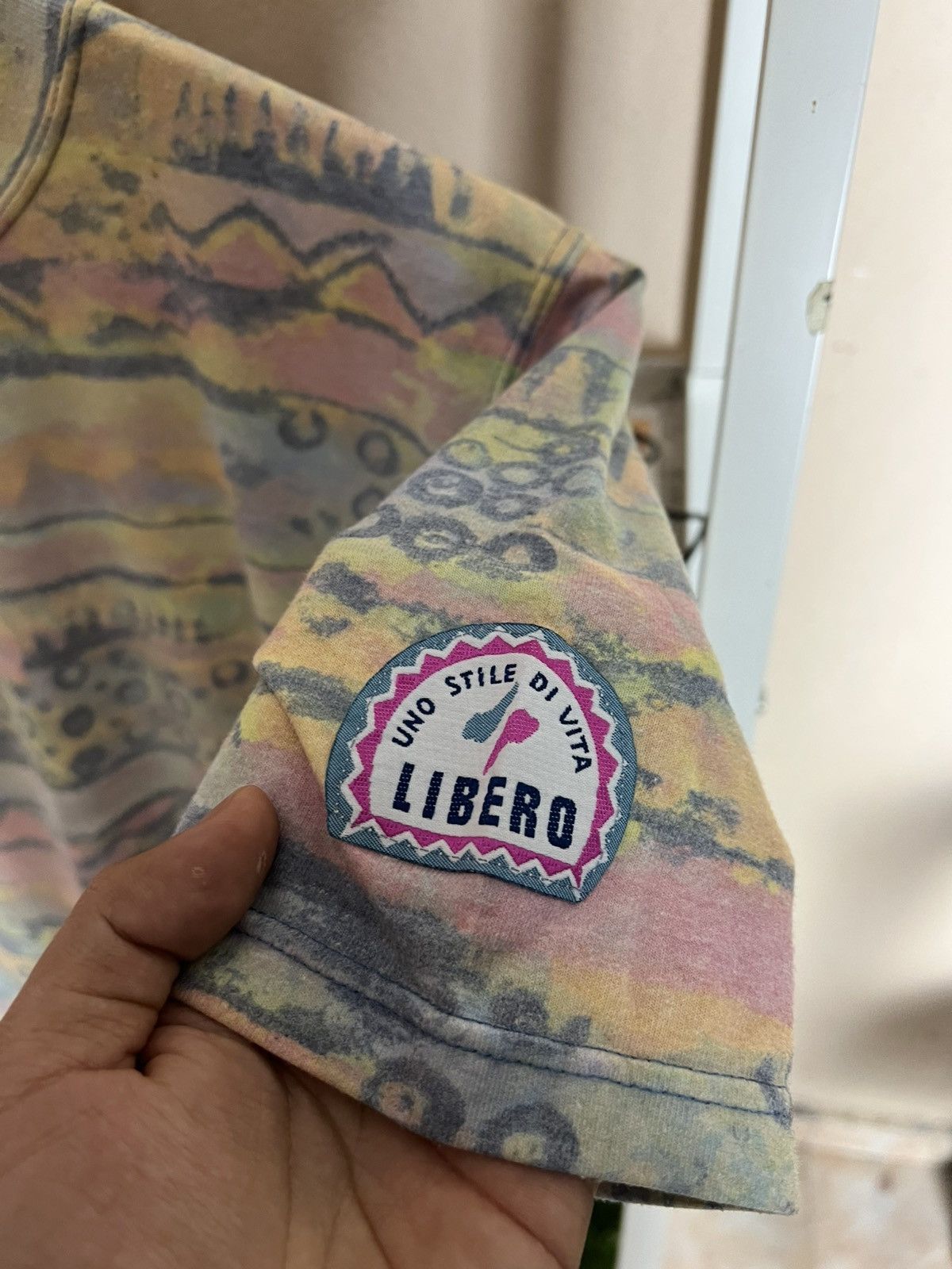 Libero Rare 90s LIBERO Italian Abstract Pattern AOP T-Shirt Vintage Size US XS / EU 42 / 0 - 3 Thumbnail