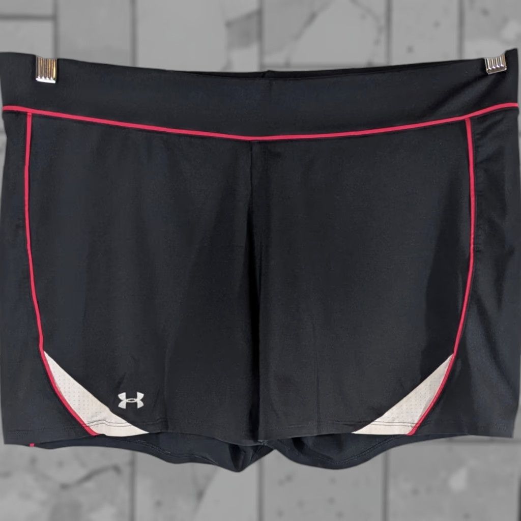Under Armour Shorts Womens Large Black Stretch Breathable Lightweight Athletic Pockets Inseam 4 In Heatgear (Size 36)
