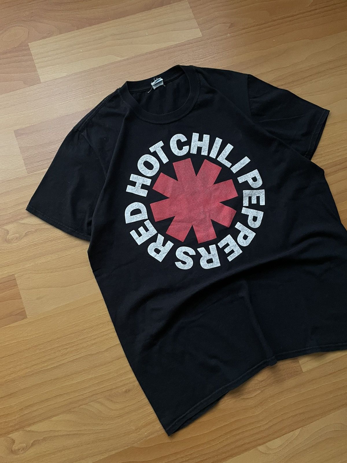 Band Tees RED HOT CHILI PEPPERS Vintage T-shirt Red Asterisk Logo Size US L / EU 52-54 / 3 - 2 Thumbnail