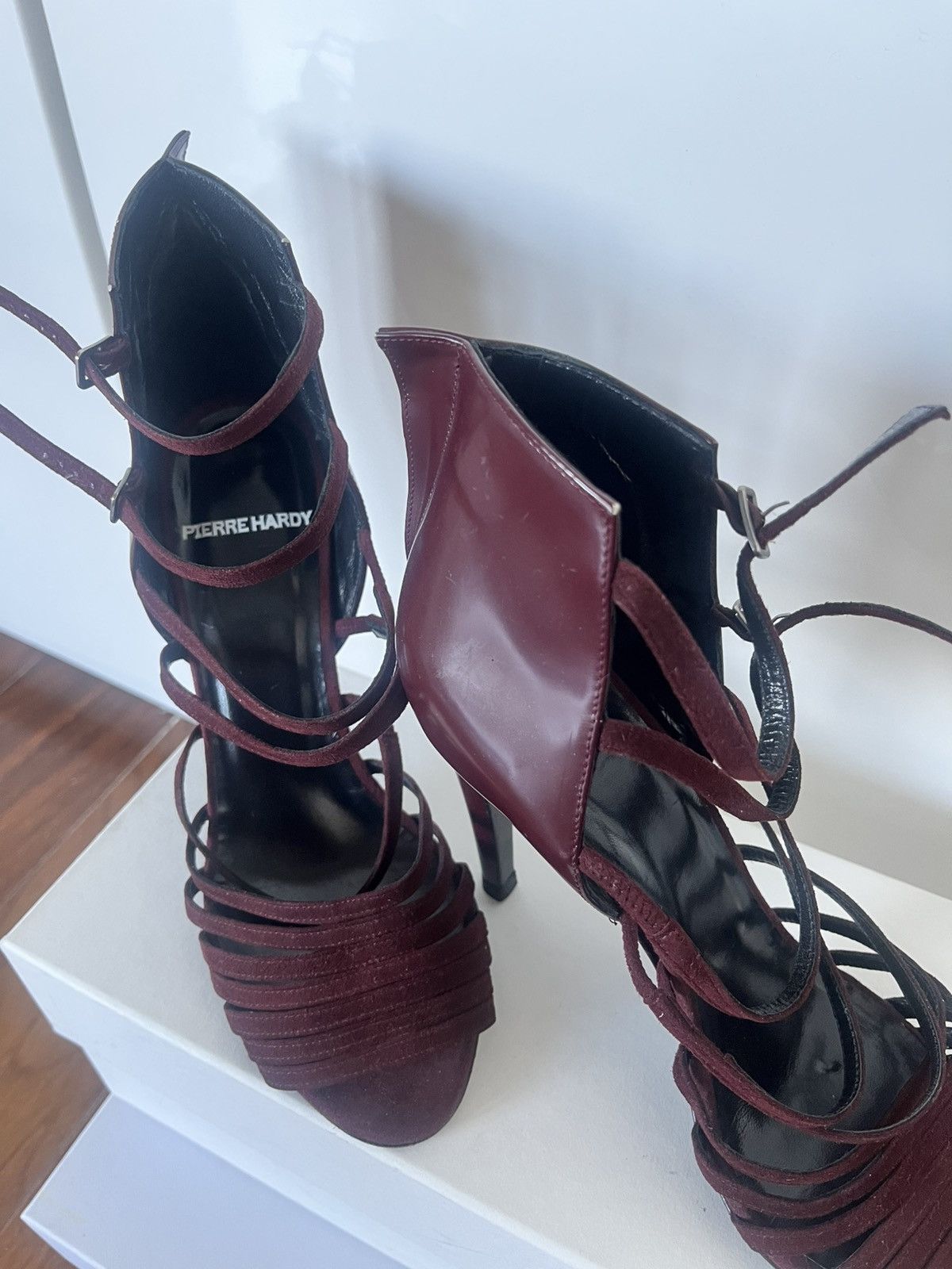 Pierre Hardy Burgundy Strappy Sandals Size US 7.5 / IT 37.5 - 5 Thumbnail