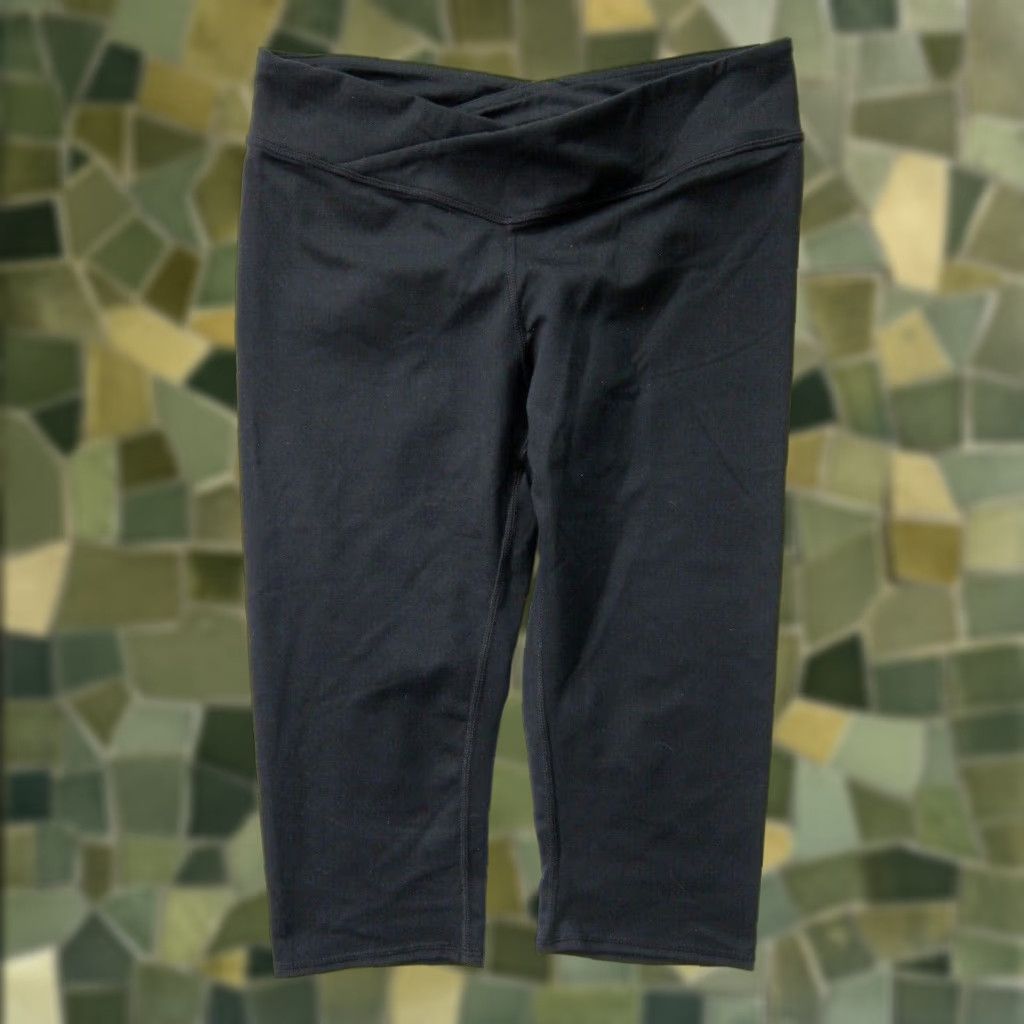 Fabletics Fabletics Black Stretch Compression Cropped Yoga Workout Legging Pant Women M Size 32" / US 10 / IT 46 - 1 Thumbnail