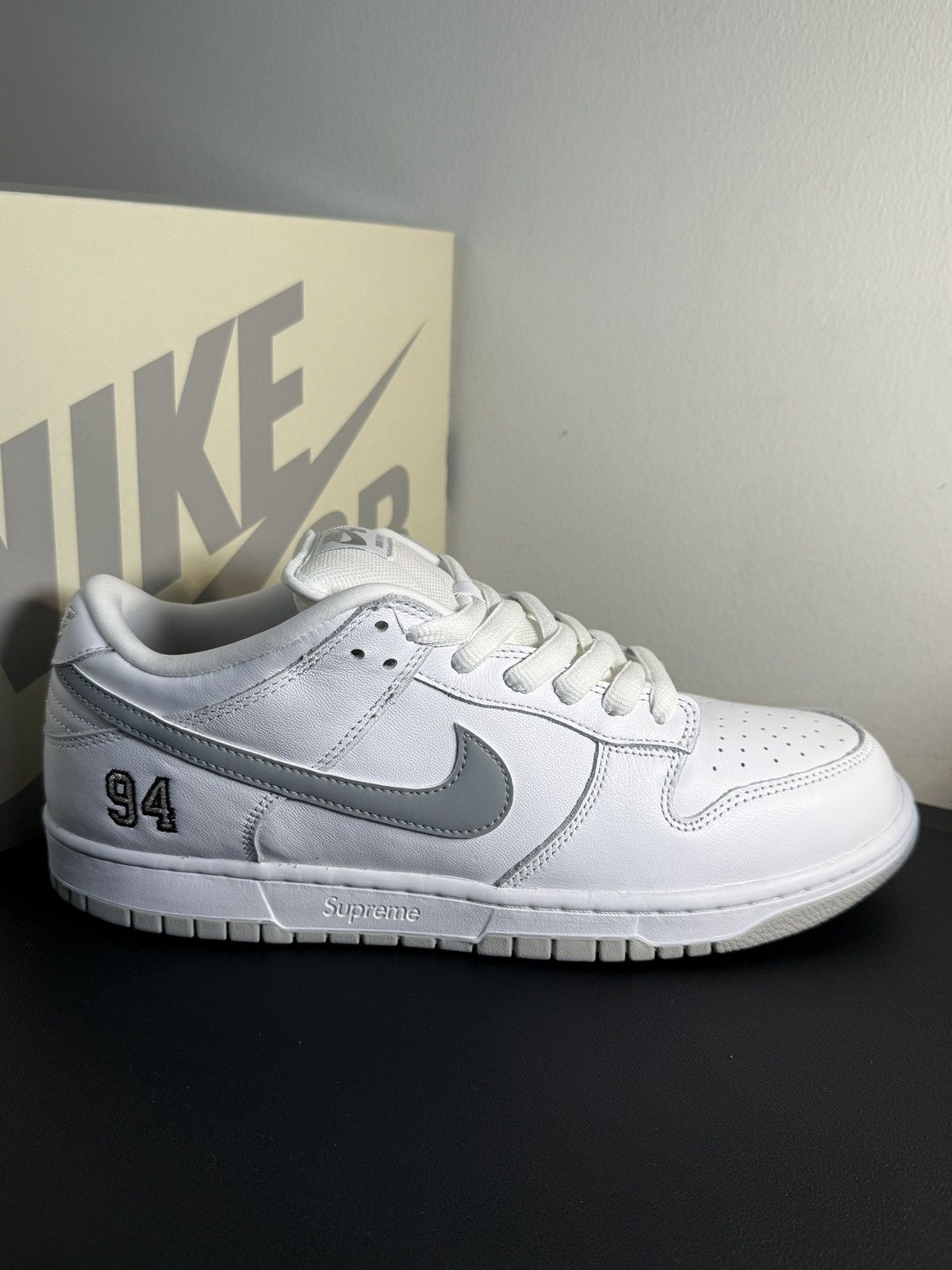 Nike × Supreme Brand New Nike SB Supreme Low Top Dunks White Size US 11 / EU 44 - 5 Thumbnail