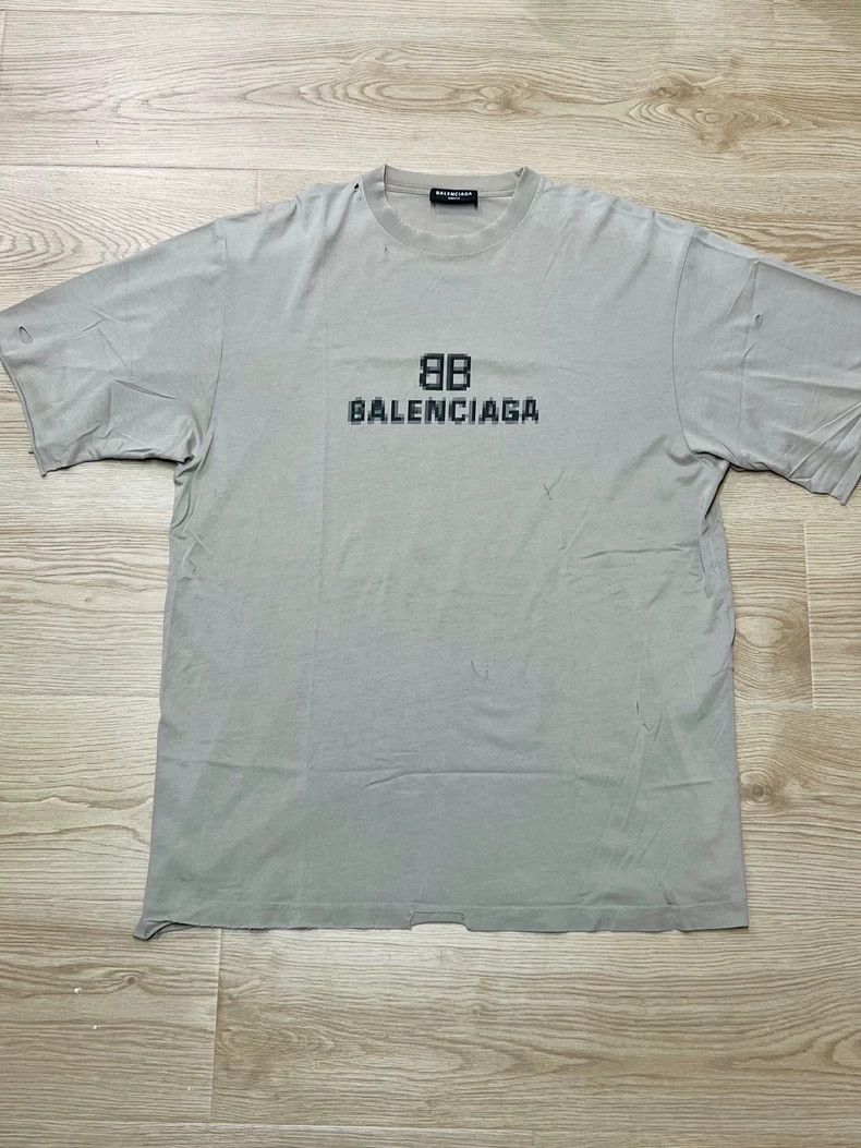 Balenciaga Balenciaga Distressed Oversized Short Sleeve Tee - dmc Size US XS / EU 42 / 0 - 1 Thumbnail