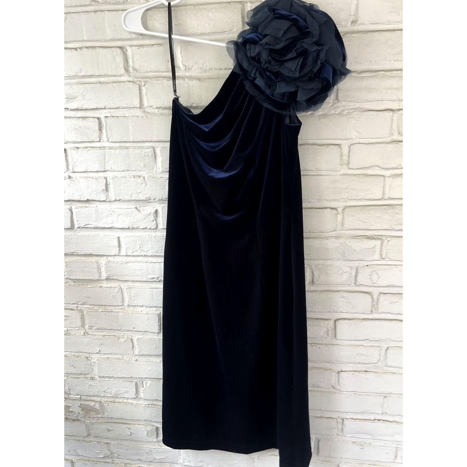 Tadashi Shoji VINTAGE Tadashi Shoji Dress Womens Medium Navy Velvet One Shoulder Rosette Cocktail Size M / US 6-8 / IT 42-44 - 4 Thumbnail
