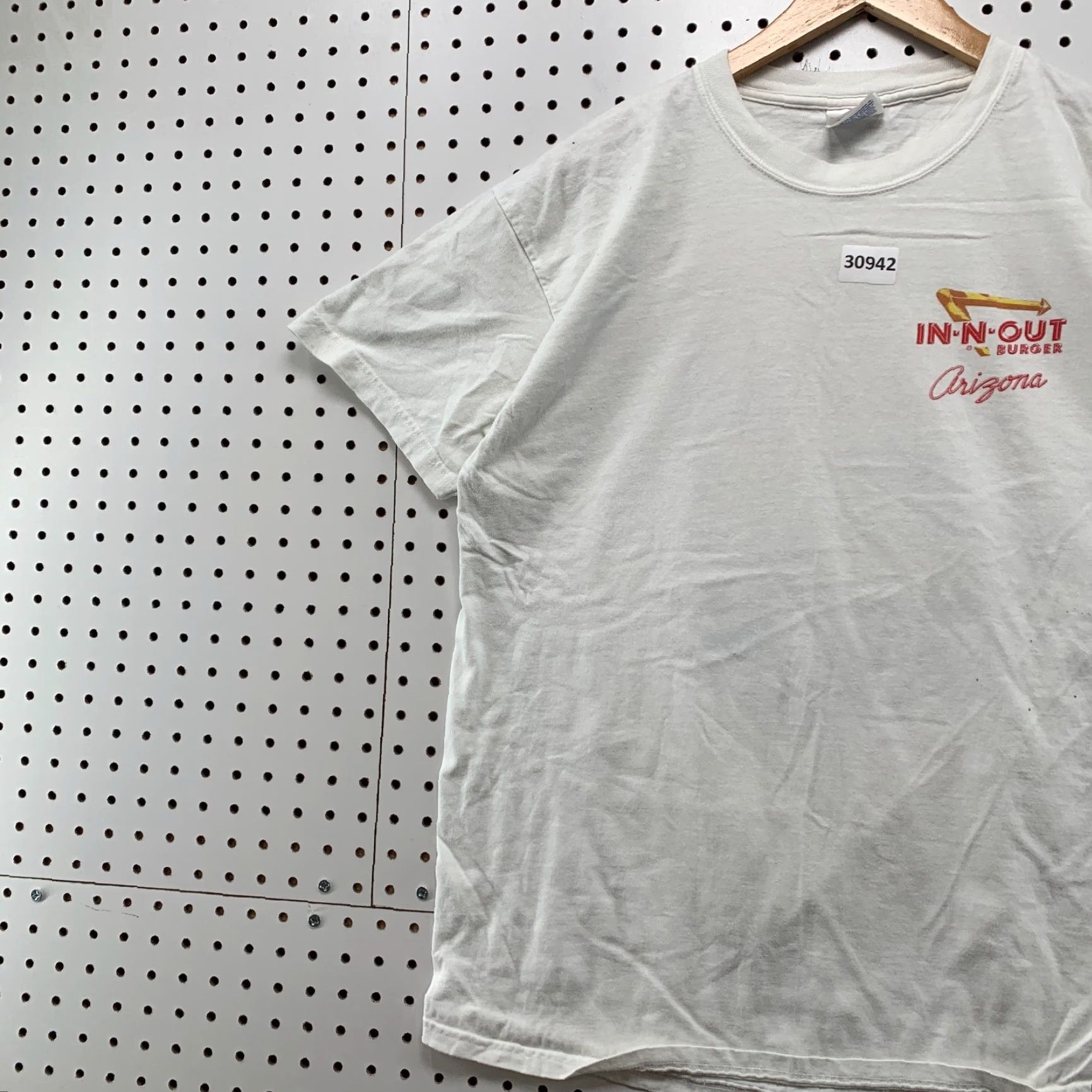 Hanes VINTAGE Hanes IN N Out Arizona Shirt Graphic White Classic Car T-Shirt Adult Medium 21X28 Mens Size US M / EU 48-50 / 2 - 4 Thumbnail