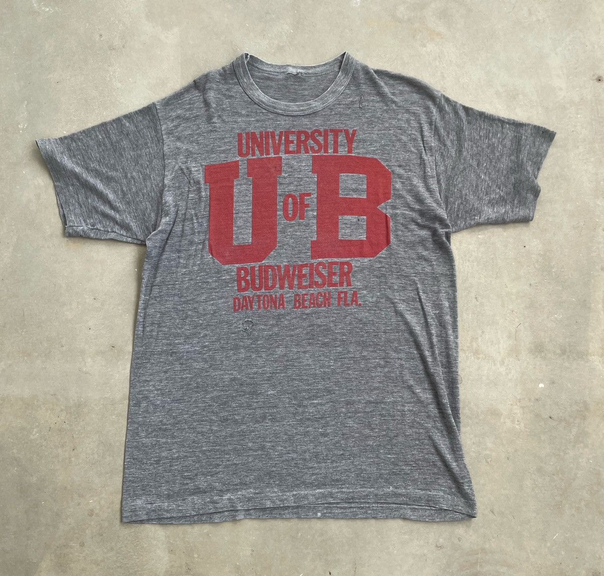 Budweiser VINTAGE UNIVERSITY OF BUDWEISER PAPERTHIN DISTRESSED TEE Size US XL / EU 56 / 4 - 1 Thumbnail