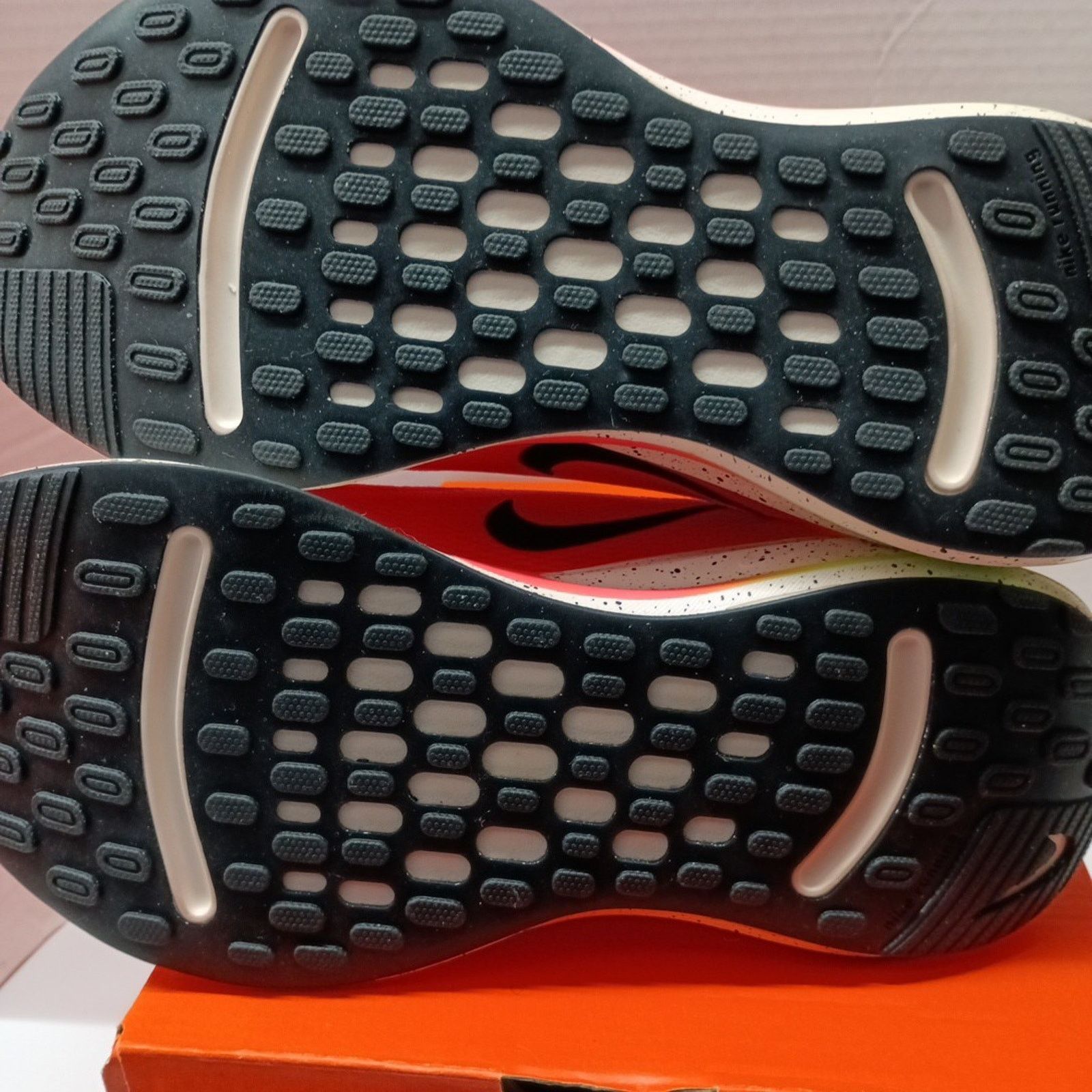 Nike Nike Journey Run Hot Punch Women's Size 7.5/Men's 6 Shoes Size US 7.5 / IT 37.5 - 6 Thumbnail