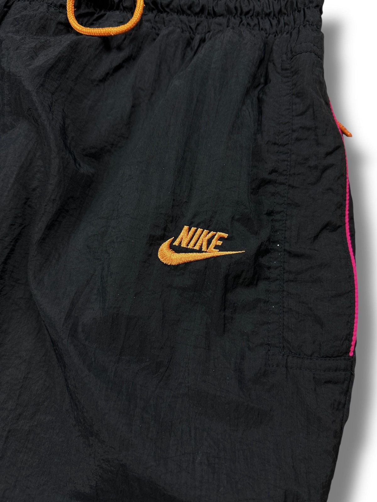 Nike Vintage 80’s Nike Nylon Track Pants Joggers Black Retro Y2K Size US 34 / EU 50 - 9 Thumbnail