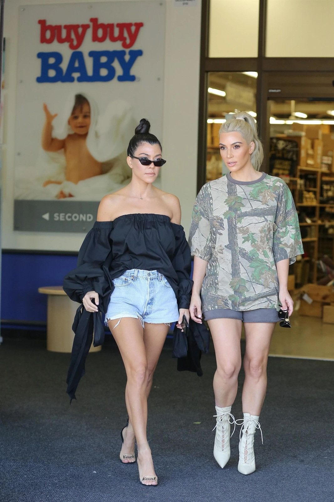 Yeezy UNRELEASED YEEZY SEASON 5 SAMPLE CAMO TEE DSWT SAMPLE Size US S / EU 44-46 / 1 - 7 Thumbnail