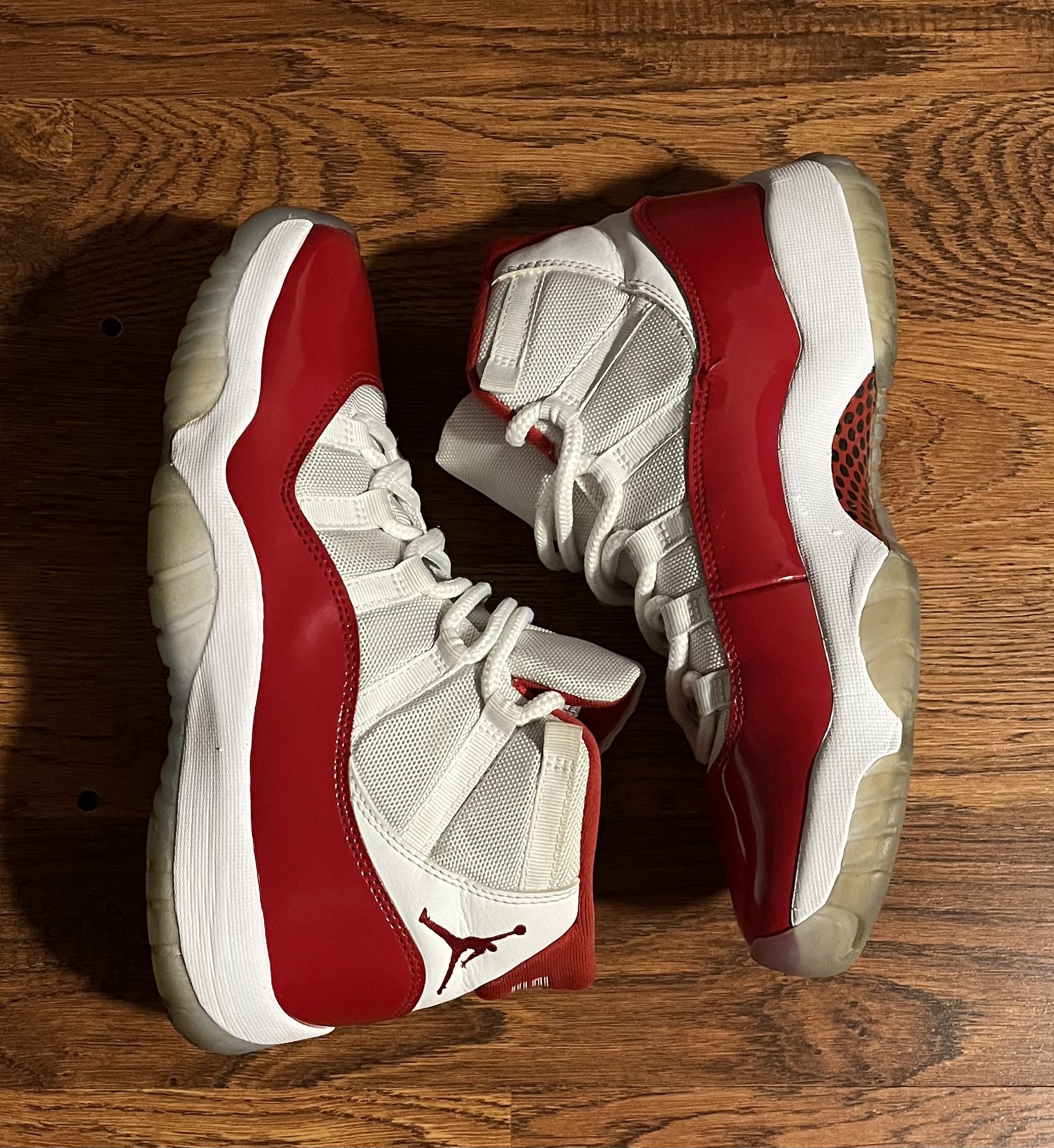 Jordan Brand Air Jordan 11 Retro Cherry White Varsity Red Sneakers Size US 9 / EU 42 - 2 Thumbnail
