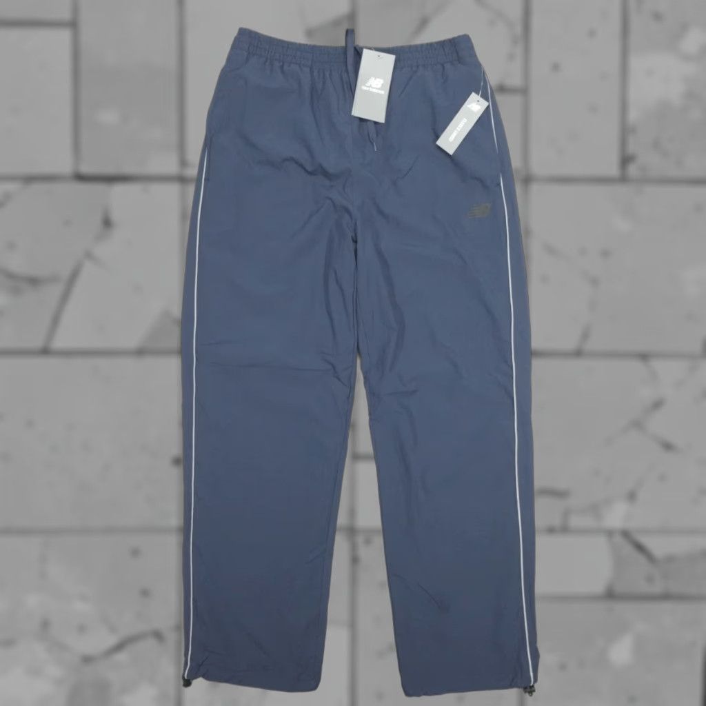 New Balance New Balance Pants Men's Size M Blue Fleece Lined Stretch Woven Adjustable Hem Waist Drawstring Comfort Pockets Regular Inseam 30" Running Shirt? Size US 31 - 1 Thumbnail