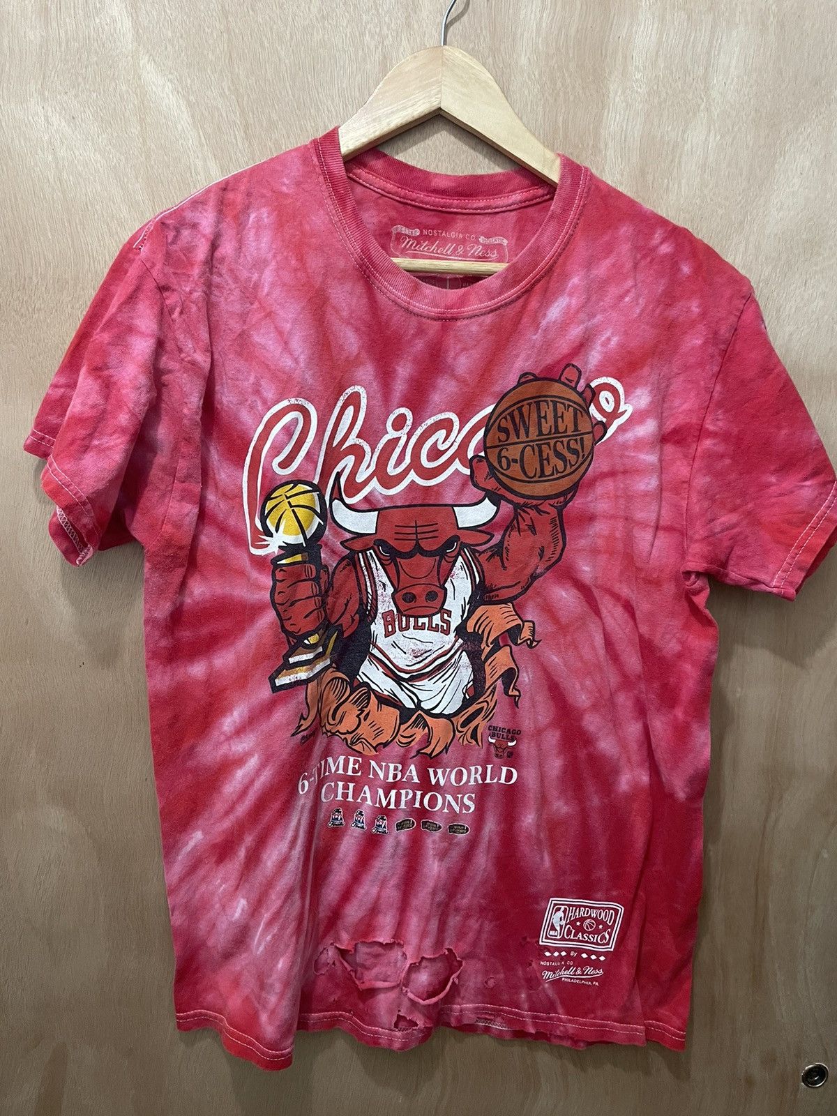 Mitchell & Ness × Vintage Chicago Bulls NBA Mitchell & Ness Tie Dye Shirt Mens Size L Size US L / EU 52-54 / 3 - 1 Thumbnail