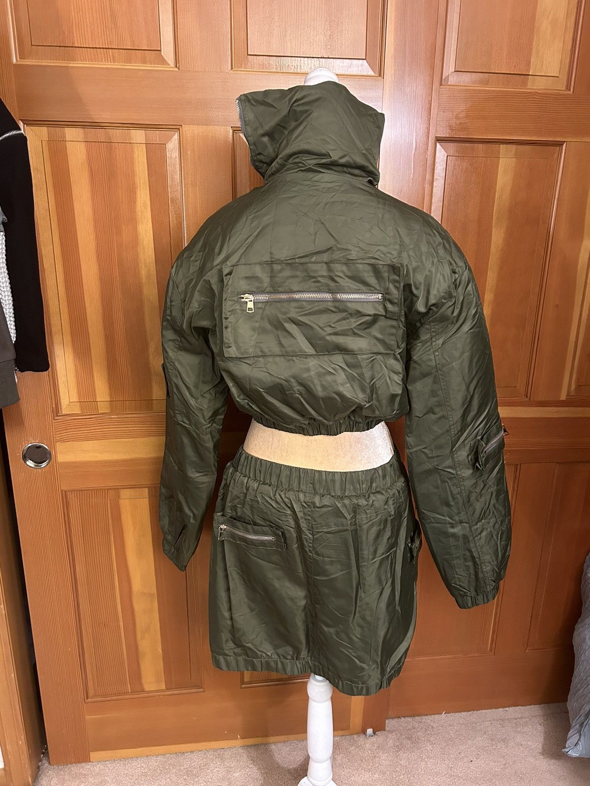 Designer × Other NWT, Lavishly Paris Army Green Two Piece Puffer Suit. Size M / US 6-8 / IT 42-44 - 13 Thumbnail