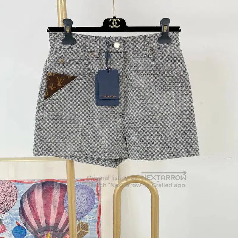 Louis Vuitton Gray Cotton Ladies Shorts .