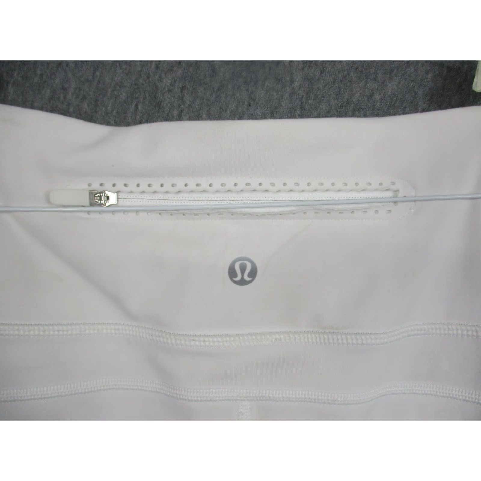 Lululemon Lululemon Leggings Womens 6 White High Rise Capri Pockets Perforated Run Size 28" / US 6 / IT 42 - 5 Thumbnail