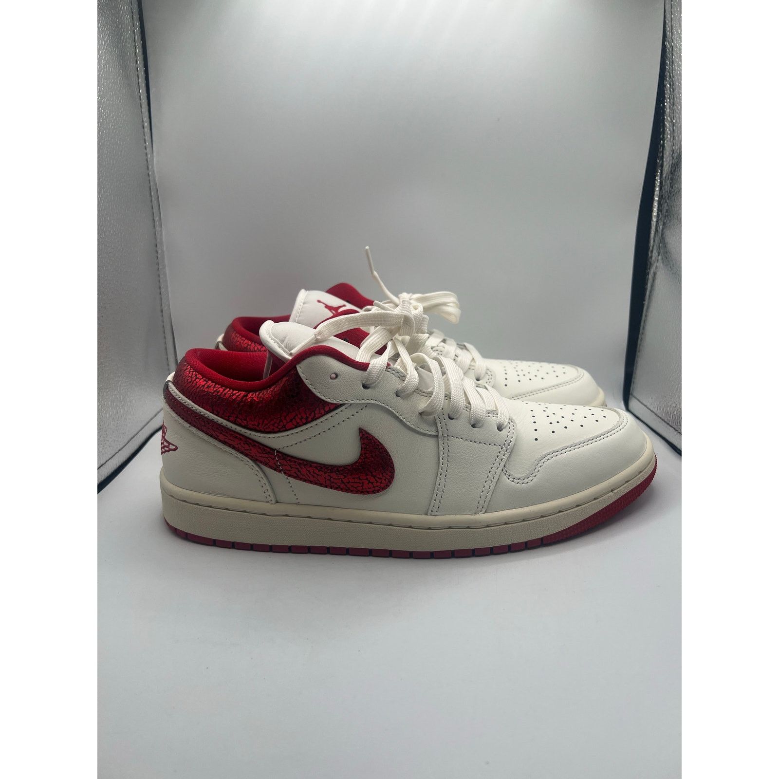 Jordan Brand Wmns Air Jordan 1 Low “Ruby” size 7 W Size US 7 / IT 37 - 3 Thumbnail
