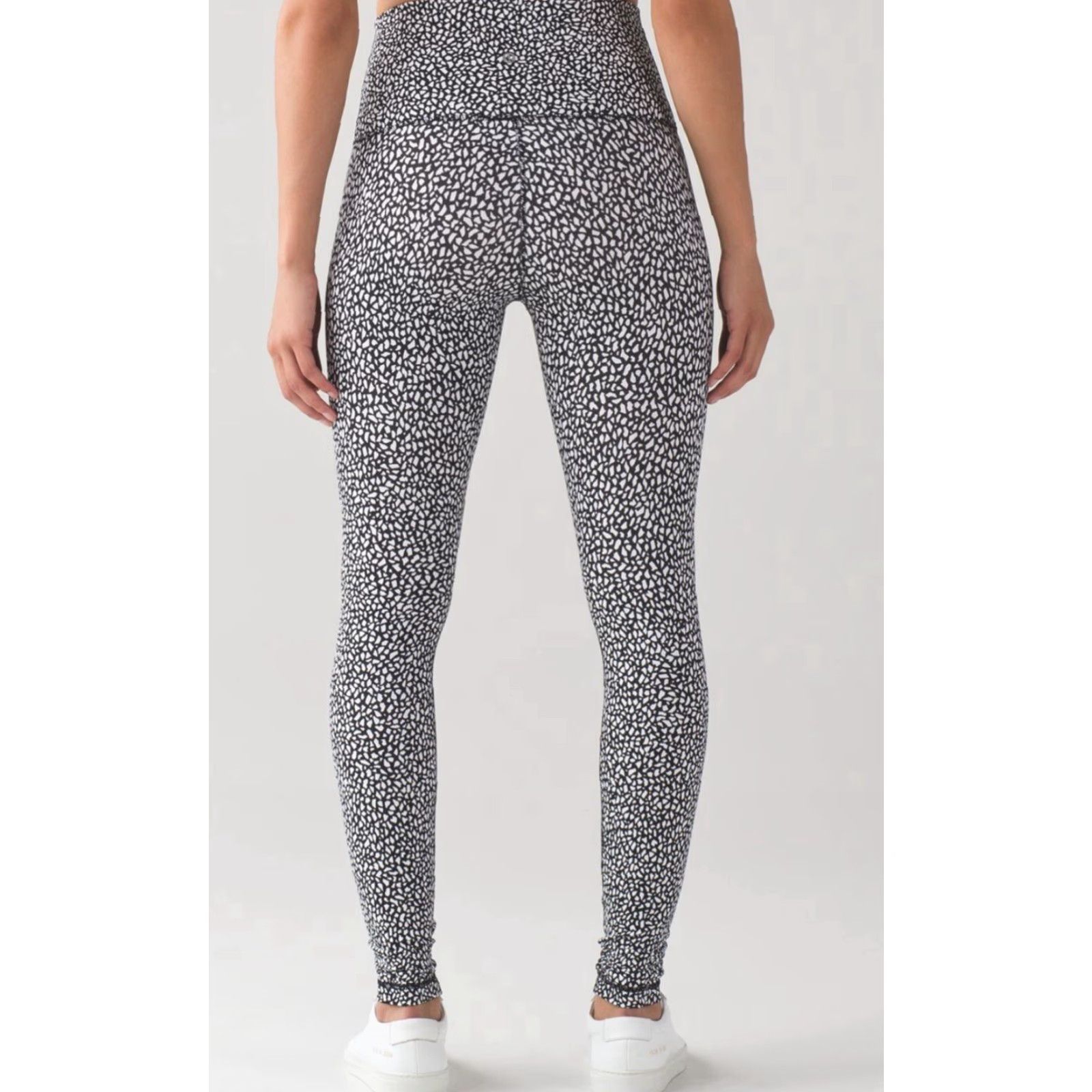 Lululemon Lululemon Wunder Under Pant Hi-Rise Miss Mosaic Black White 4 Multicolor Full On Luon Knit Size 27" / US 4 / IT 40 - 3 Thumbnail