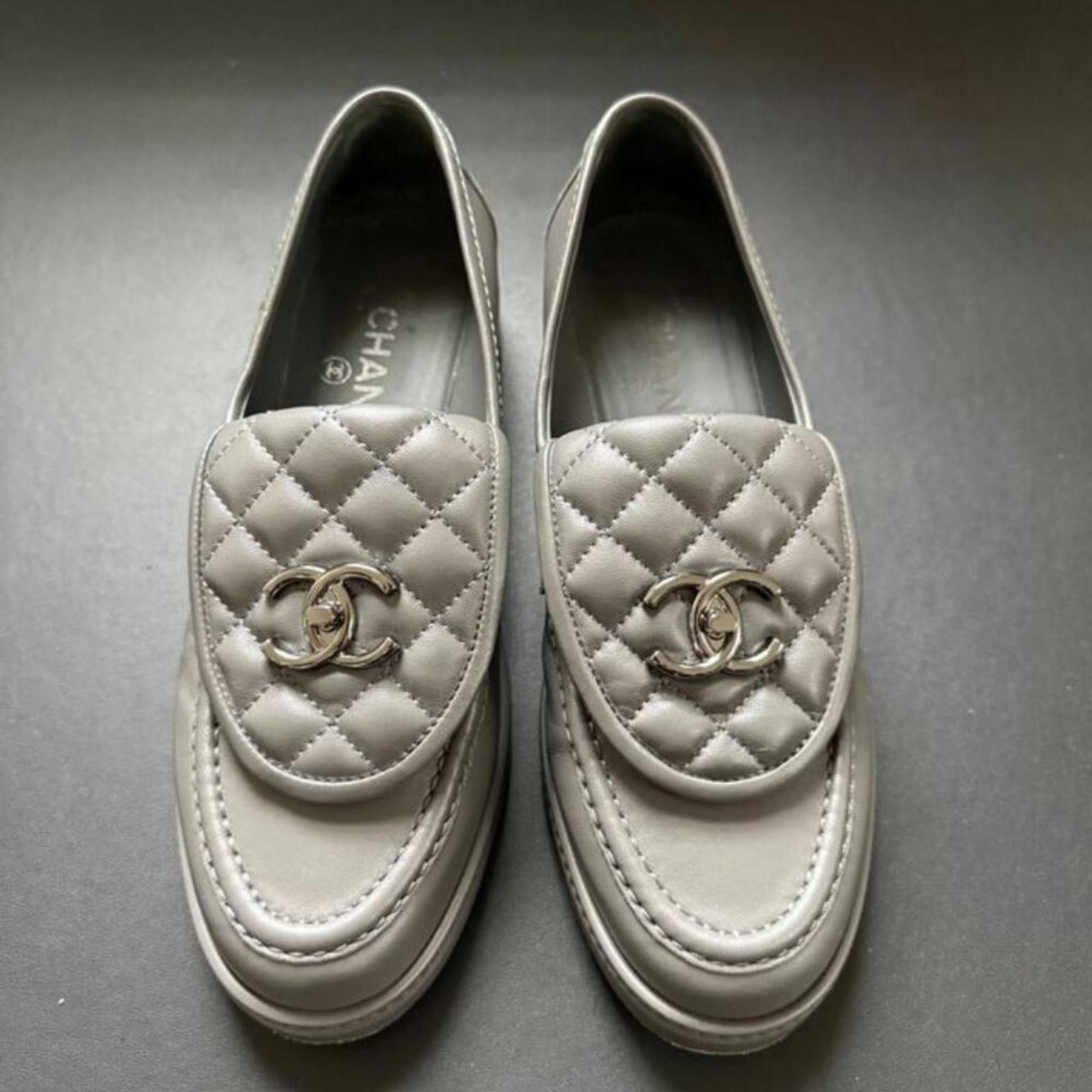 Chanel Turnlock Chanel Loafer in Grey Size US 8 / IT 38 - 2 Thumbnail