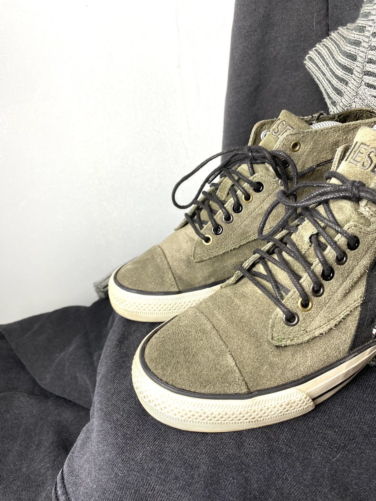 Diesel Vintage Diesel High Top Design Suede Sneakers Size US 7.5 / IT 37.5 - 3 Thumbnail