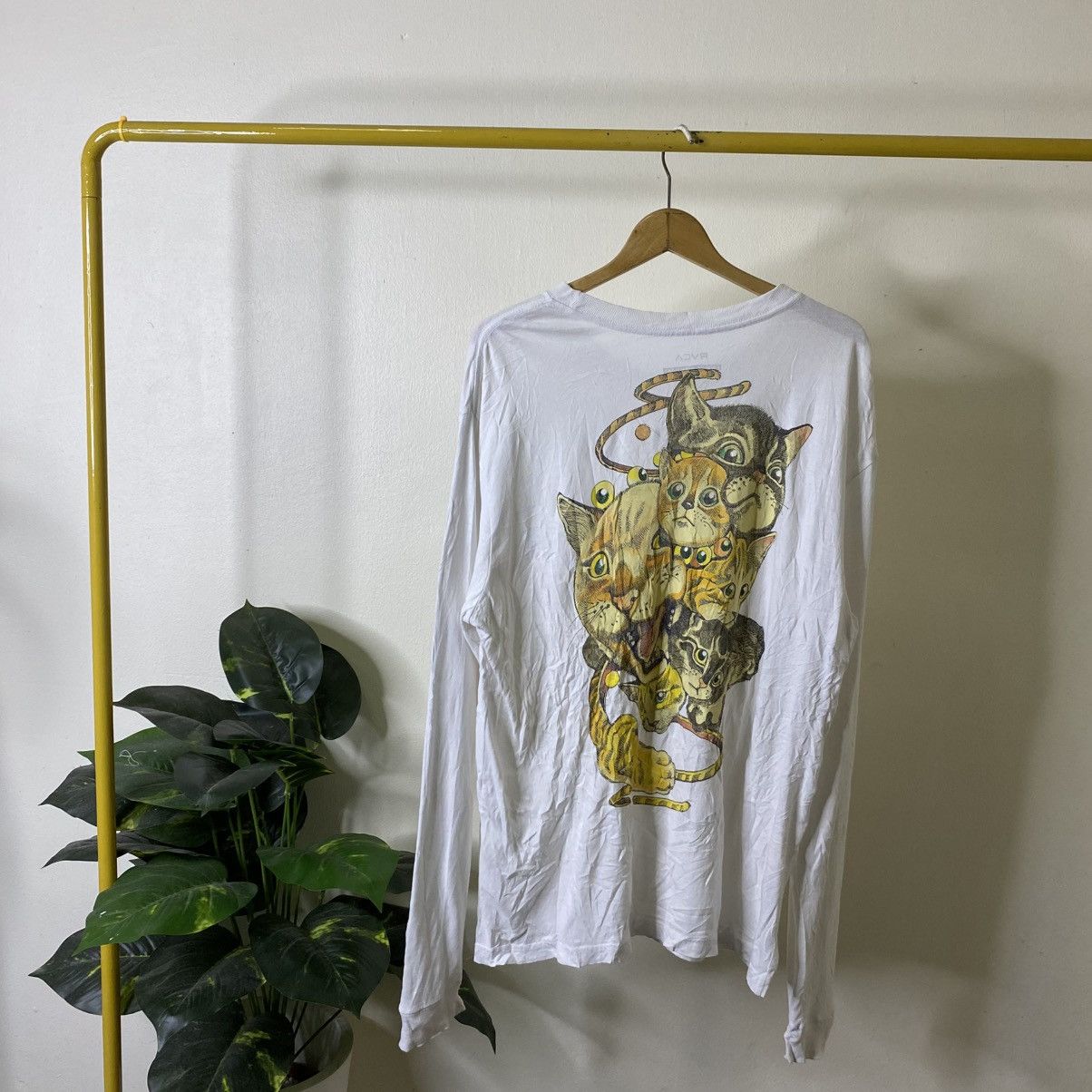 RVCA Shintaro Kago Japanese Manga Artist x RVCA Collaboration LS Size US L / EU 52-54 / 3 - 1 Thumbnail