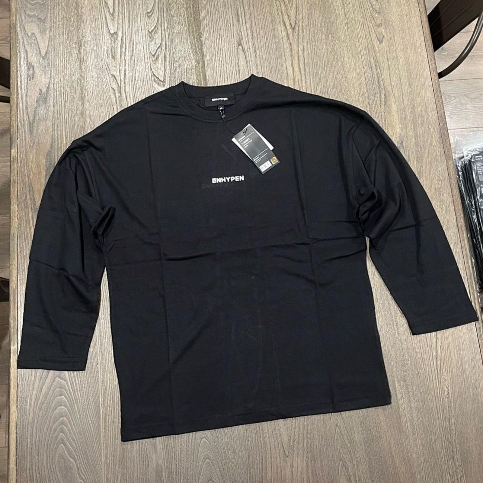 Vintage NWT Enhypen Band Dawn Dusk Black Long Sleeve T-Shirt Size L Size US L / EU 52-54 / 3 - 1 Thumbnail