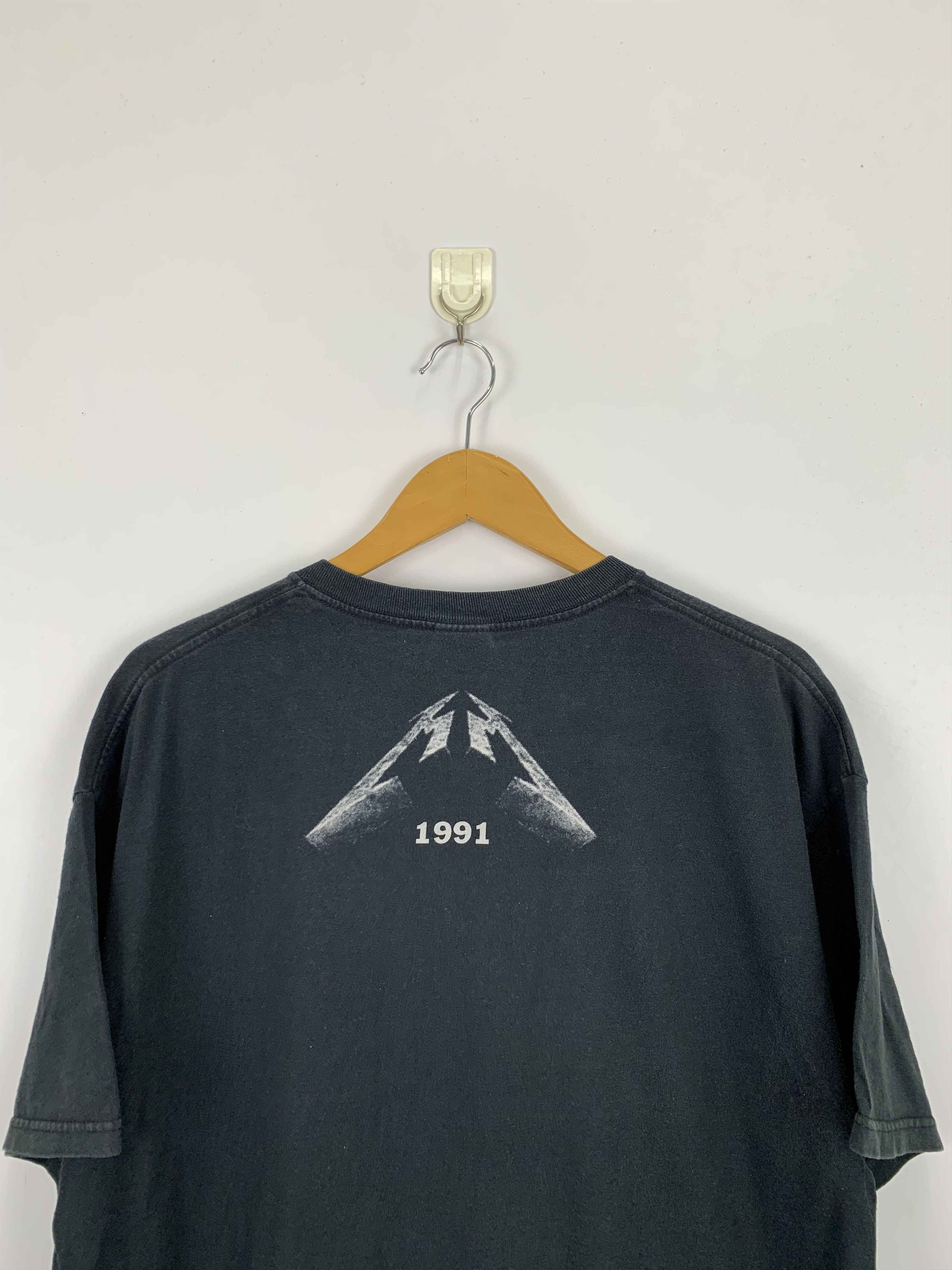 Metallica Vintage Metallica Black Album Cover Promo T Shirt TA0241 Size US XL / EU 56 / 4 - 2 Thumbnail