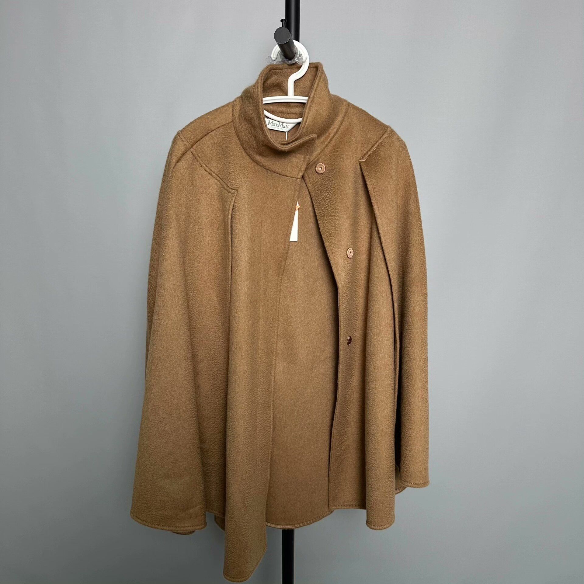 Max Mara Max Mara Brown Woolen Cape Size US M / EU 48-50 / 2 - 1 Thumbnail