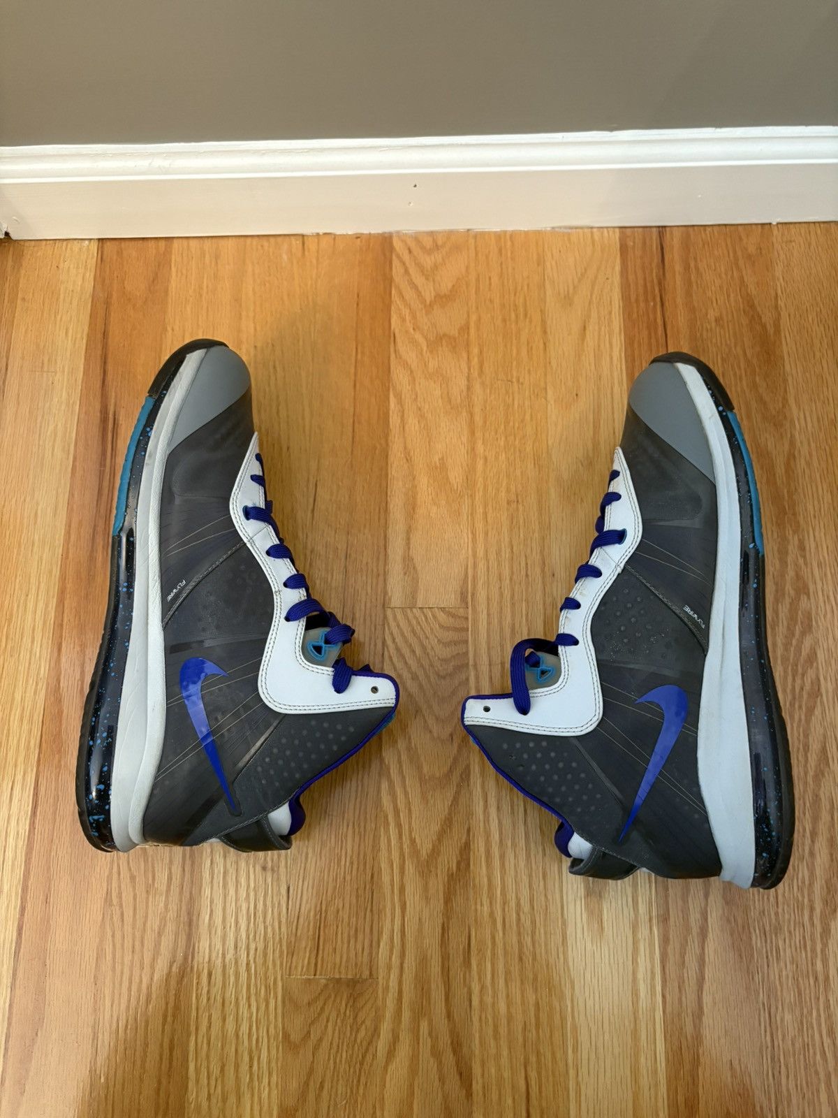 Nike Nike Lebron 8 V/2 Summit Lake Hornets Grey 429676-001 Men 12 Size US 12 / EU 45 - 8 Thumbnail
