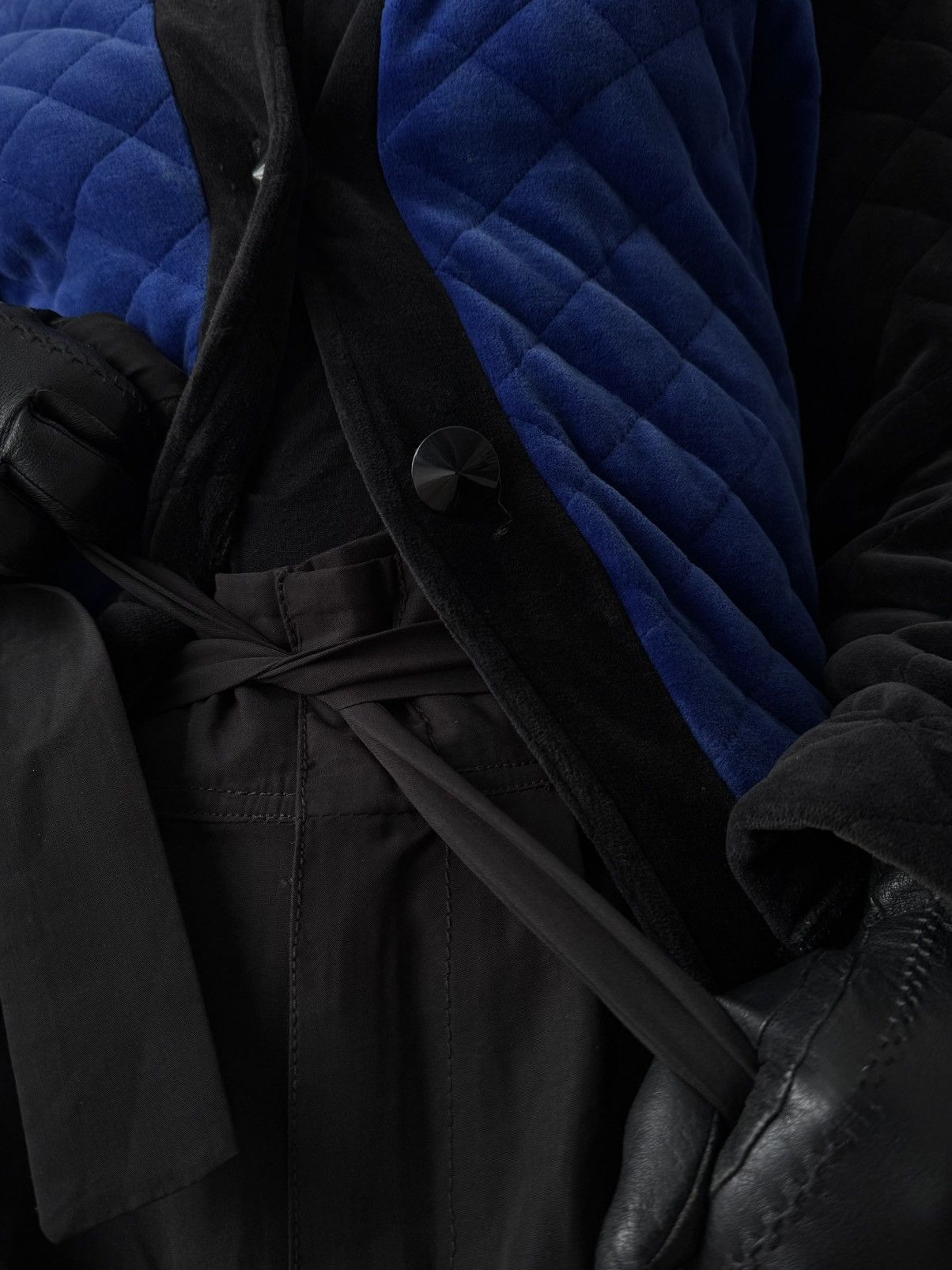 Yves Saint Laurent Vintage YSL Variation FW91 Quilted Velvet Jacket Size M / US 6-8 / IT 42-44 - 2 Thumbnail