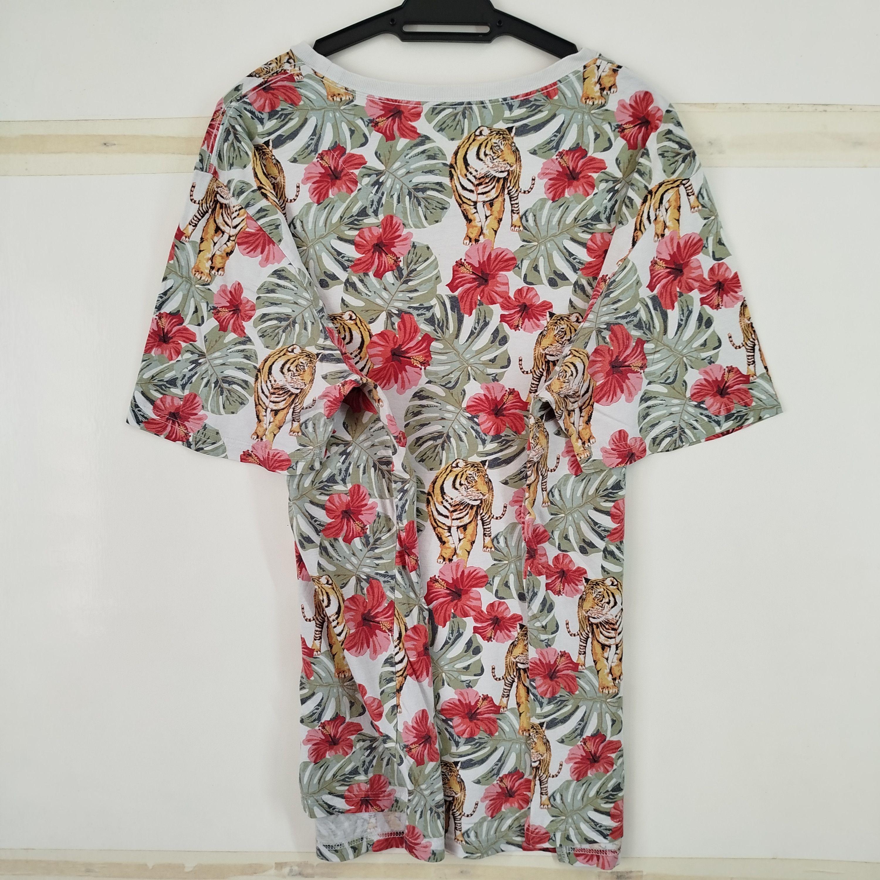 Designer × Japanese Brand No Boundaries Fullprint Tiger And Flower Size US L / EU 52-54 / 3 - 8 Thumbnail