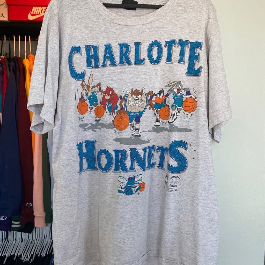 Vintage Vintage Charlotte Hornets Shirt Looney Toons Looney Tunes Size US XL / EU 56 / 4 - 1 Thumbnail