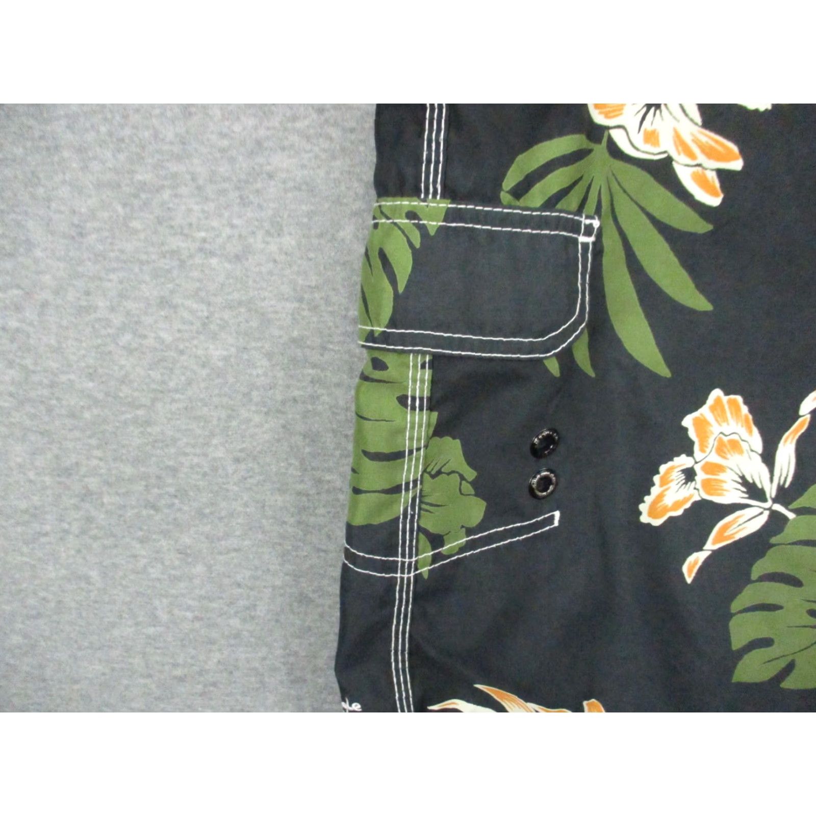 American Eagle Outfitters American Eagle Outfitters Board Shorts Men 30 Hawaiian Floral Black Drawstring Size US 30 / EU 46 - 3 Thumbnail