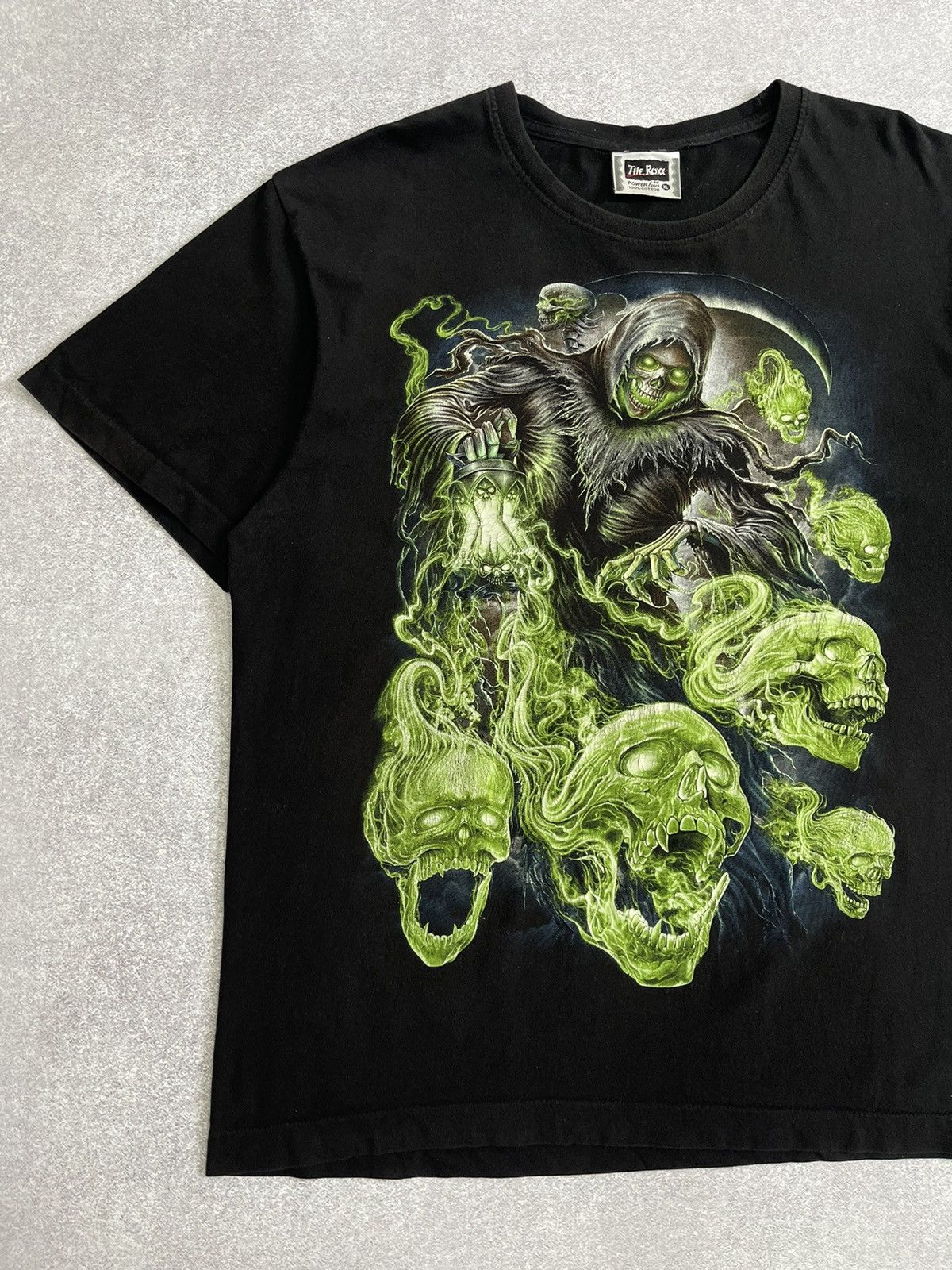 Affliction Crazy Y2k The Roxx Green Skulls Glow In the Dark Tee Shirt Size US XL / EU 56 / 4 - 3 Thumbnail