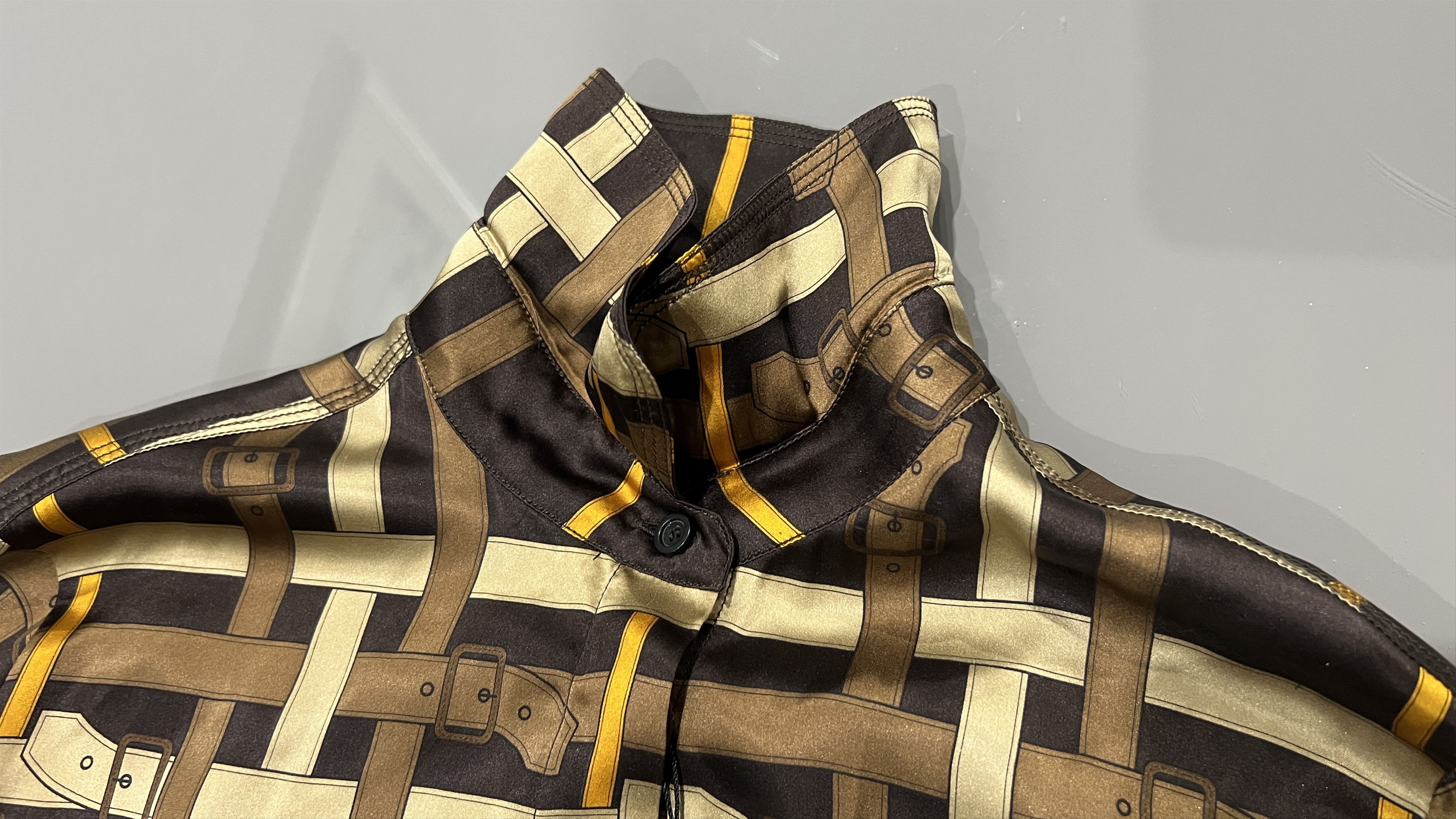 Burberry Vintage Burberry London Silk Blouse – Belt Check Pattern Size M / US 6-8 / IT 42-44 - 3 Thumbnail
