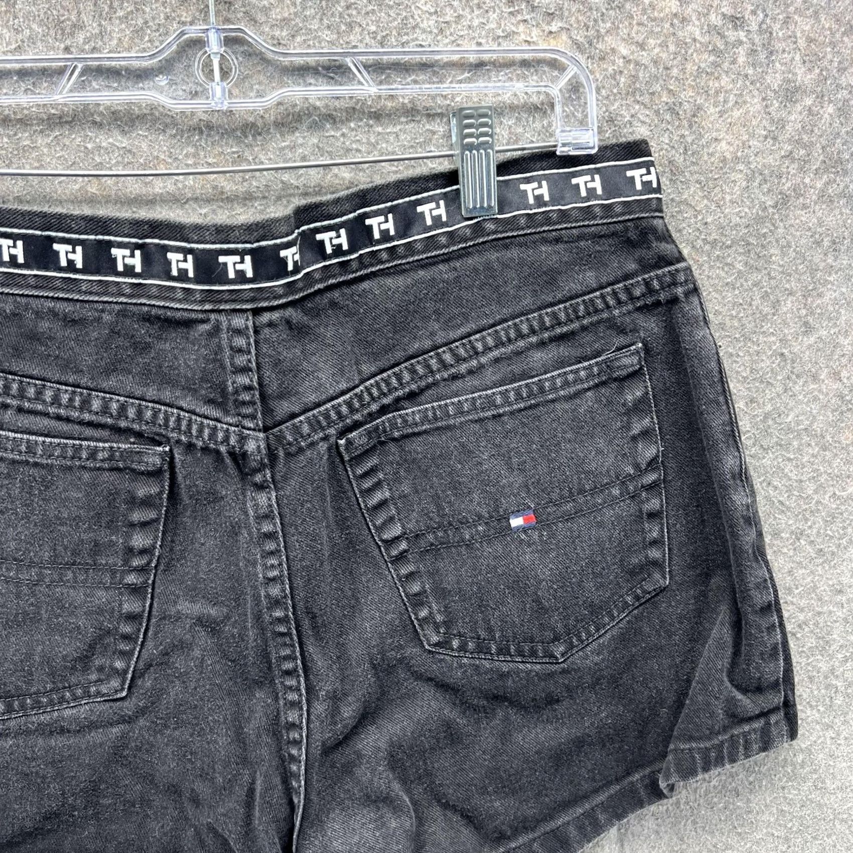 Tommy Hilfiger VINTAGE Tommy Hilfiger Shorts Women 14 Black Denim Logo Waistband High Rise 00s Cut-Off Denim Shorts Womens 14 Black Logo Size 36" / US 14 / IT 50 - 4 Thumbnail