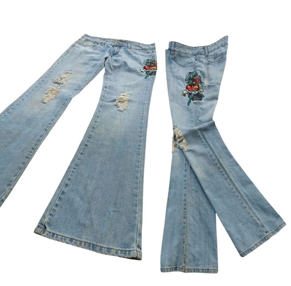 Abercrombie & Fitch FLARED Abercrombie & Fitch Distressed Embroidery Denim E218 Size US 30 / EU 46 - 1 Thumbnail