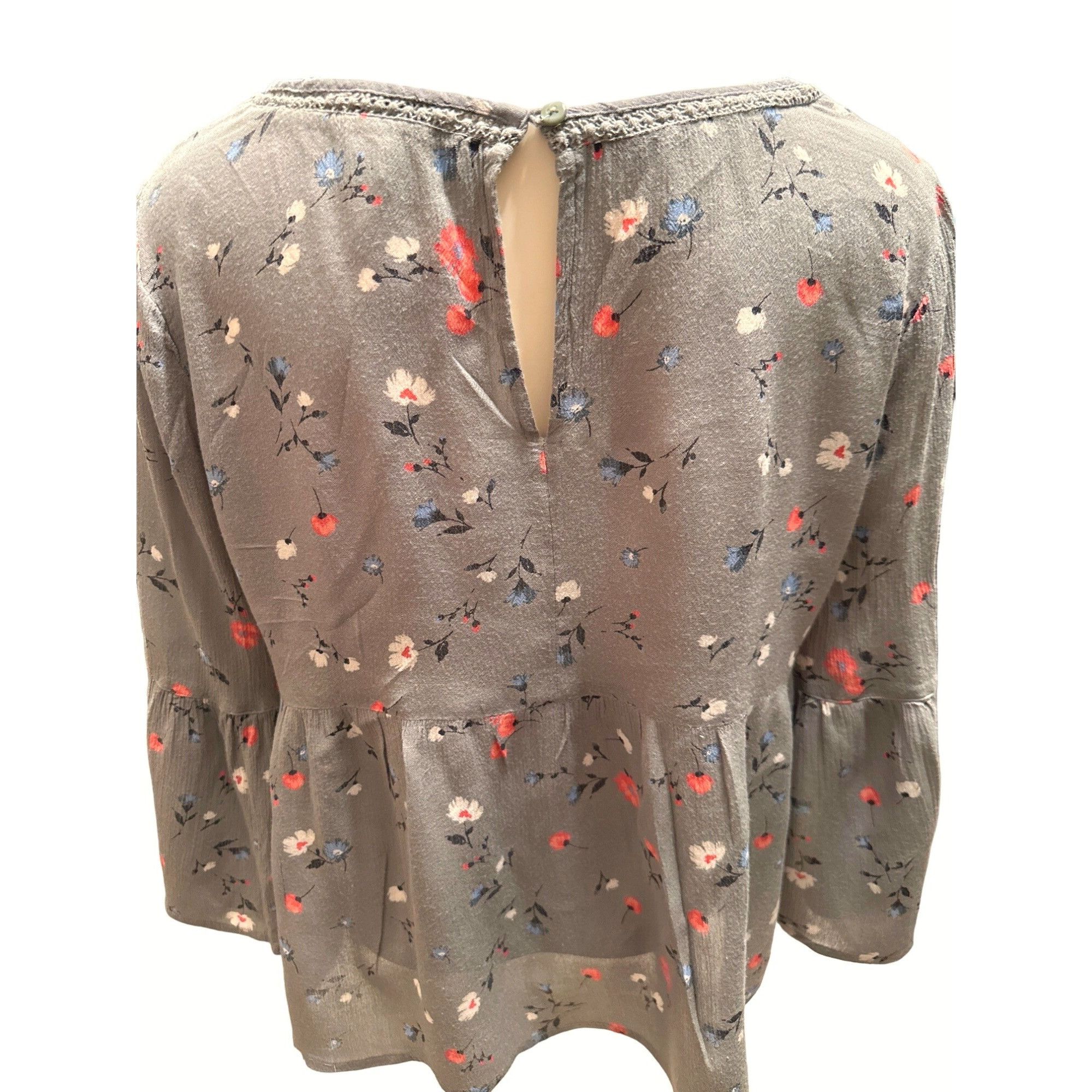 Arizona Jean Co. Arizona Jean Company Bell Sleeve Gray Floral All Rayon Crop Size S / US 4 / IT 40 - 3 Thumbnail