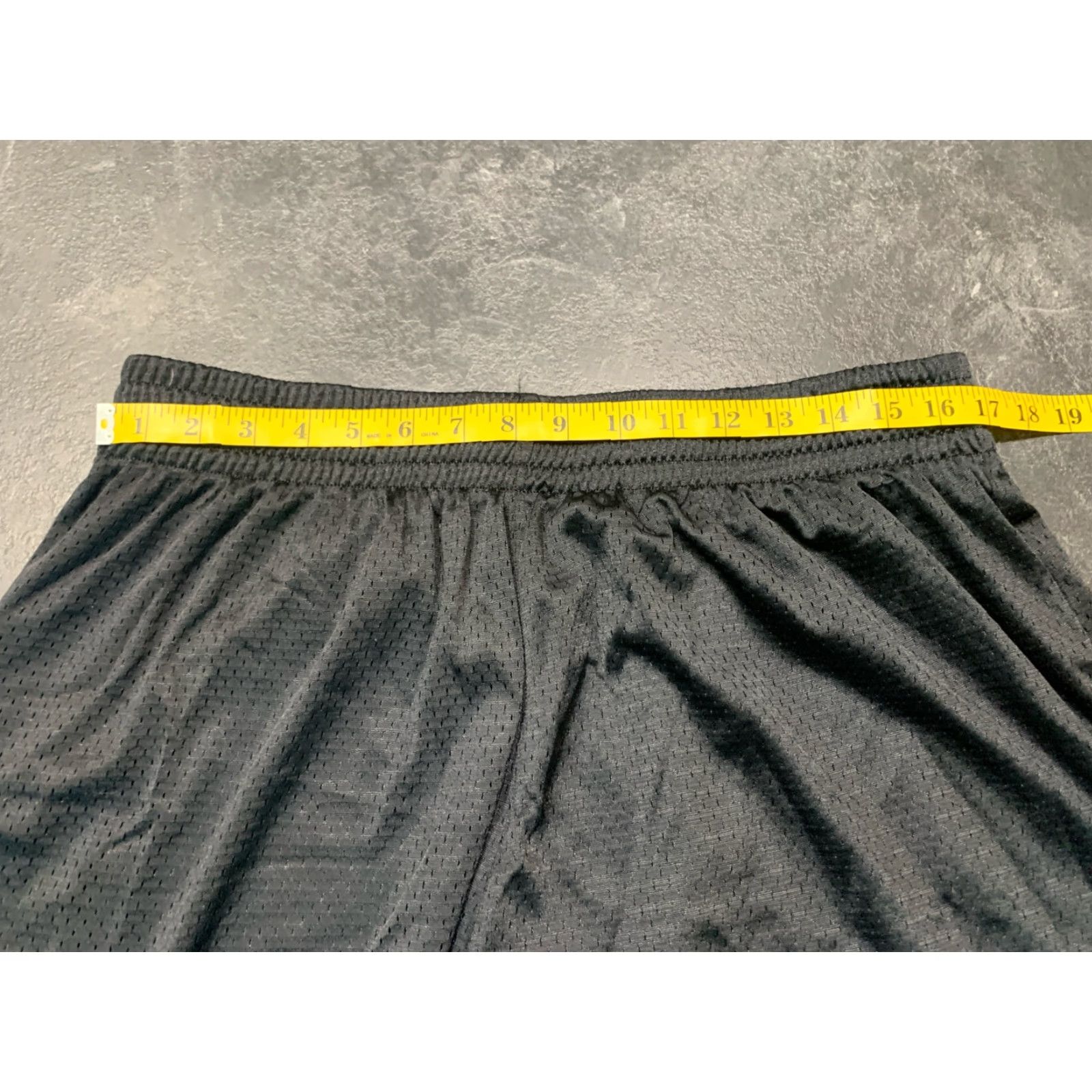 Under Armour Under Armour Shorts Athletic Black XL Vented Gym Men's Basketball Size US 36 / EU 52 - 3 Thumbnail