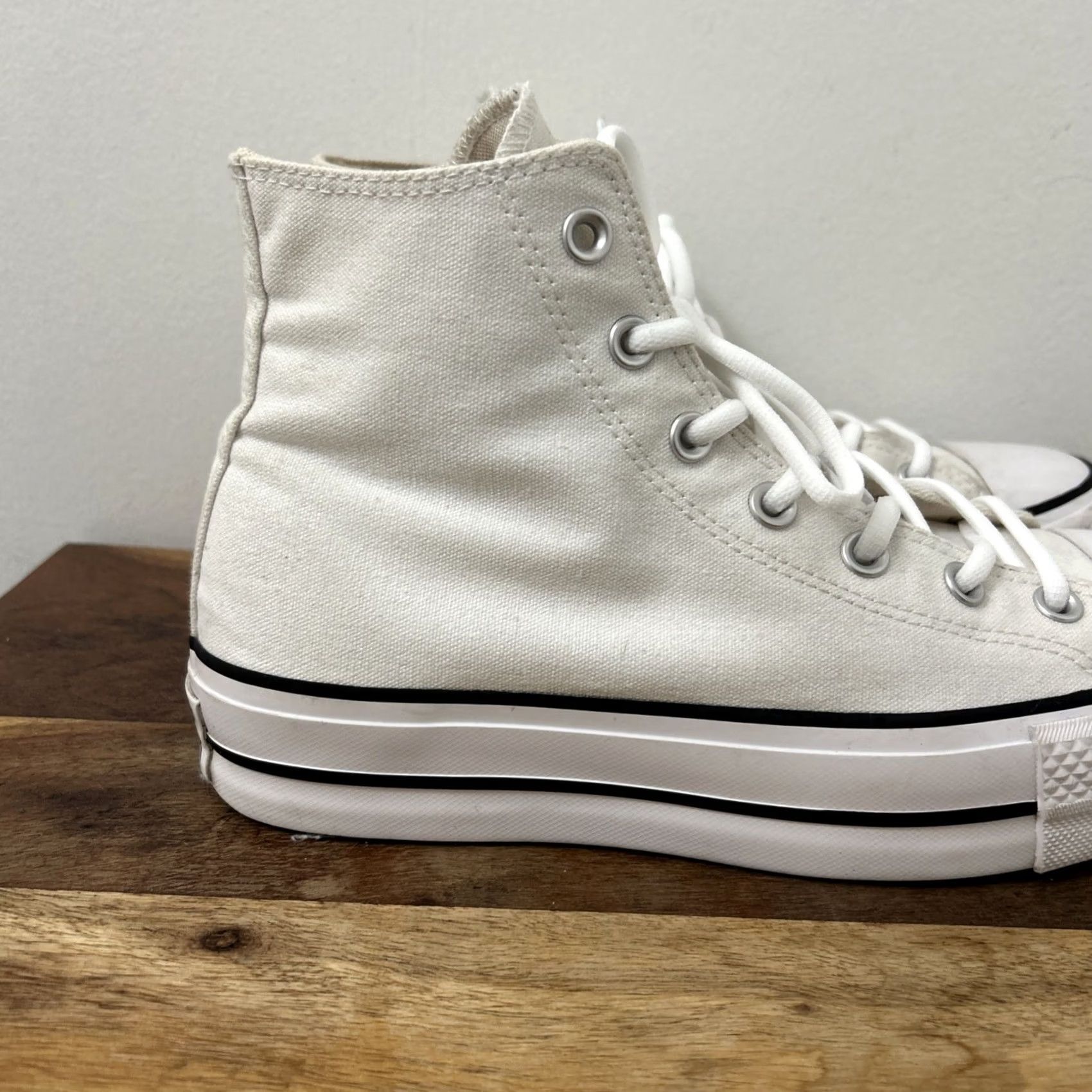 Converse VINTAGE Converse Chuck Taylor All Star Platform Womens Size 9 White Canvas Sneaker Stars Mens Womens Girls Size US 7 / IT 37 - 2 Thumbnail