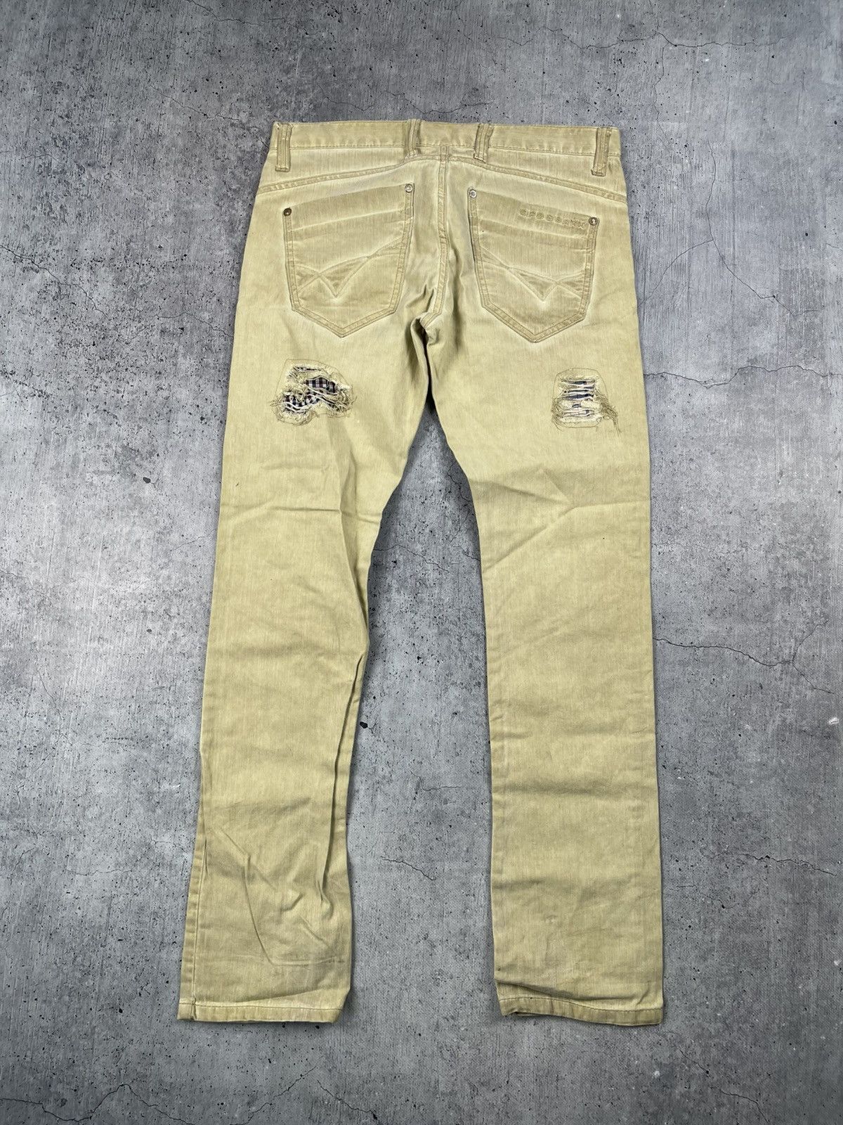 Japanese Brand INDIGO VINTAGE EXTREME RIP-FRONT STRAIGHT LEG OPIUM JEANS Size US 32 / EU 48 - 2 Thumbnail