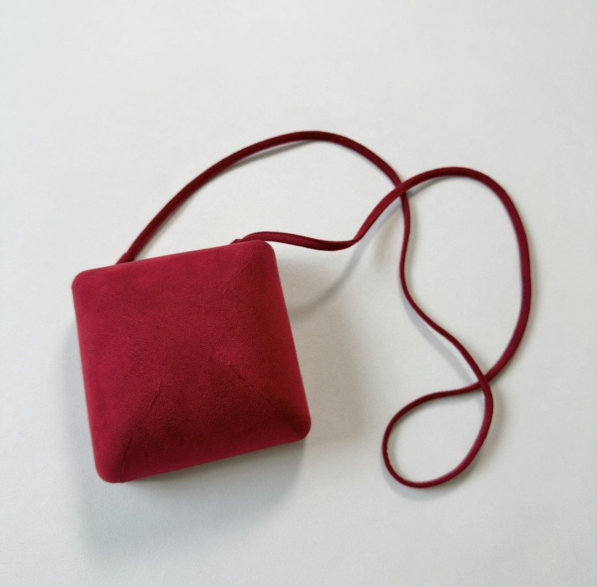 Maison Margiela A/W 10 Red Velvet ‘Trinket Box’ Hand Bag Size ONE SIZE - 20 Thumbnail